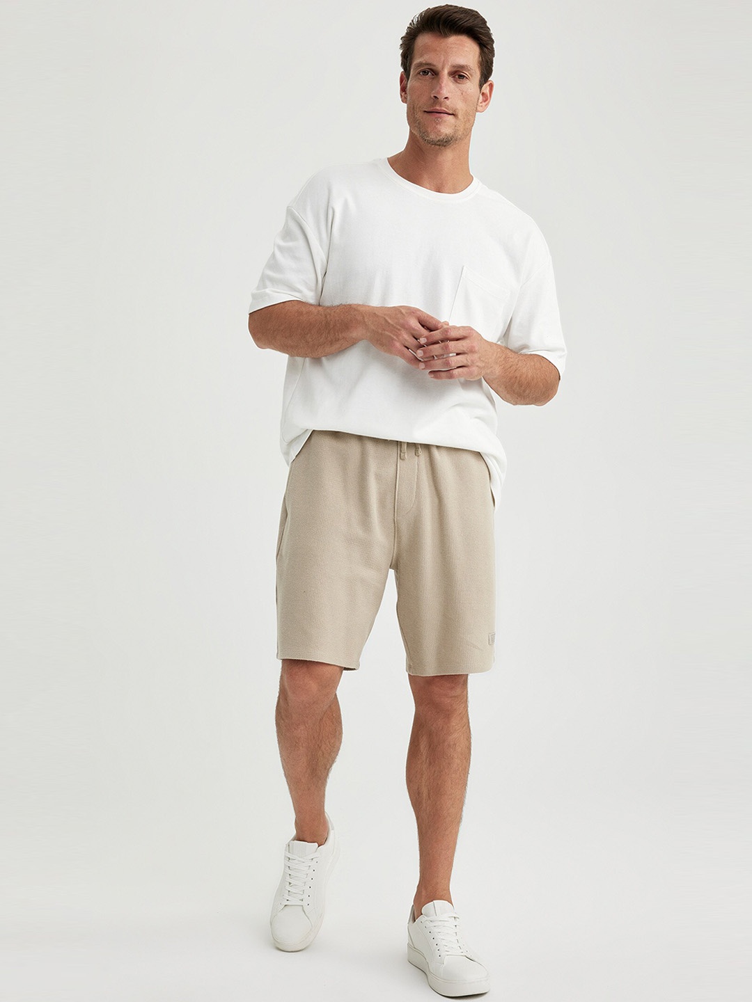 

DeFacto Men Mid-Rise Cotton Shorts, Na