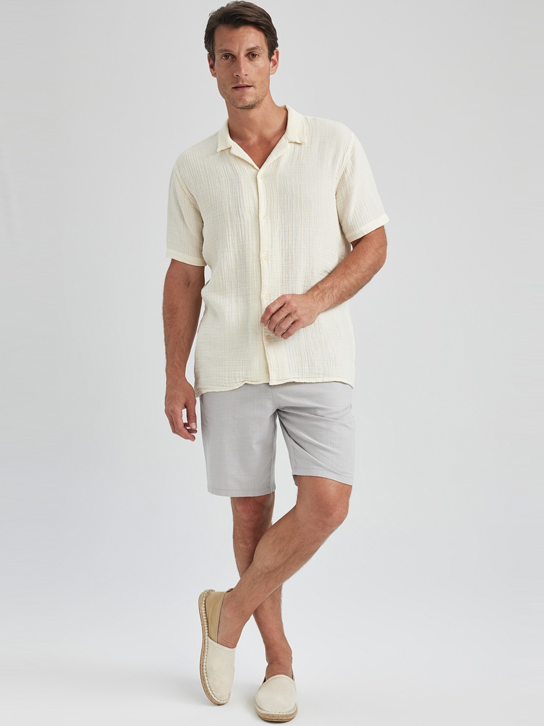

DeFacto Men Mid-Rise Cotton Shorts, Na