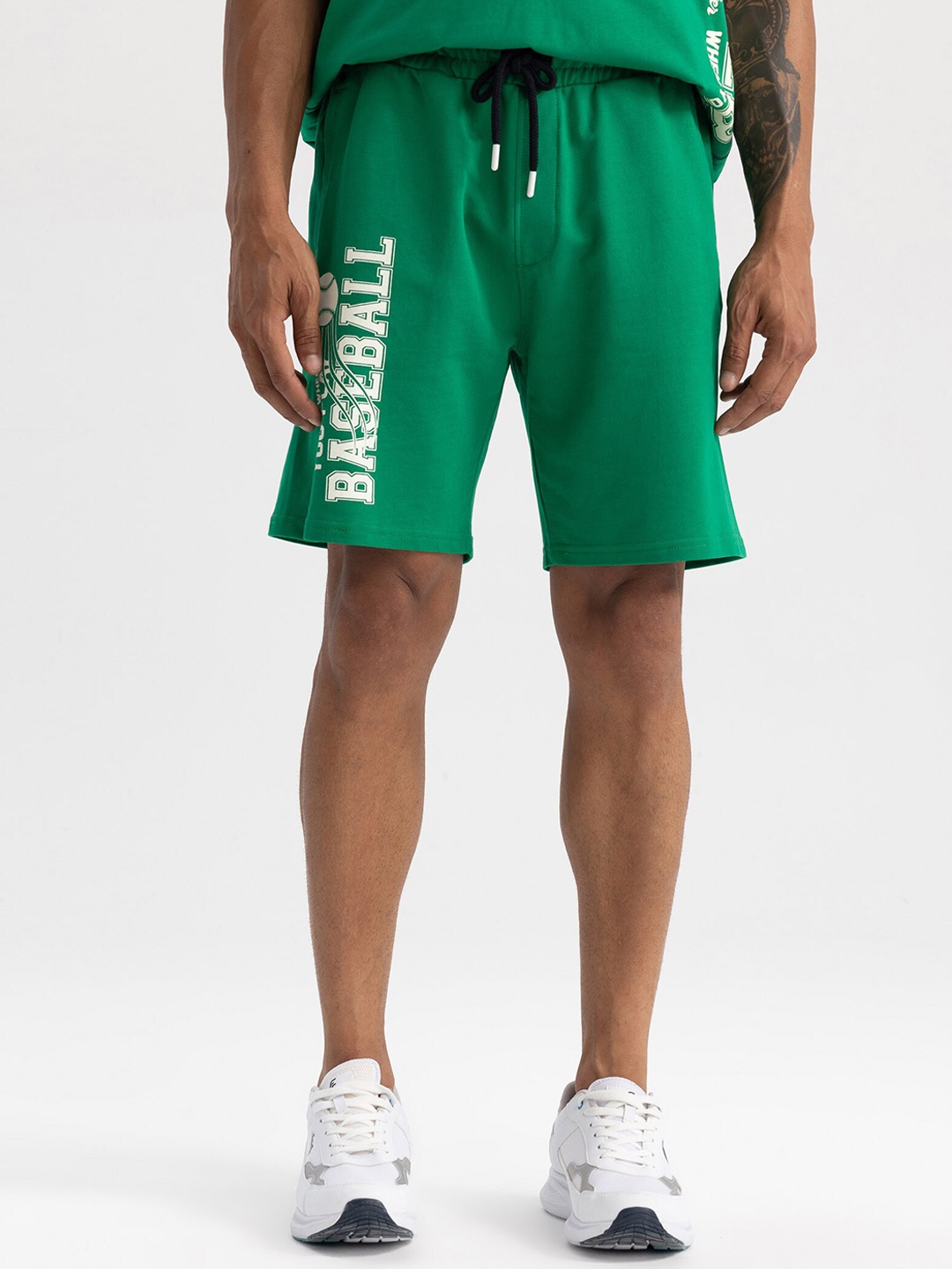 

DeFacto Men Mid-Rise Cotton Shorts, Na