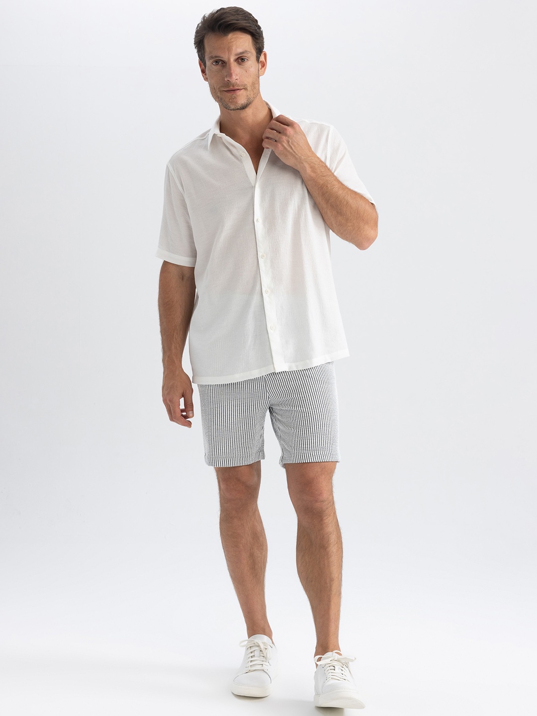 

DeFacto Men Mid-Rise Shorts, Na