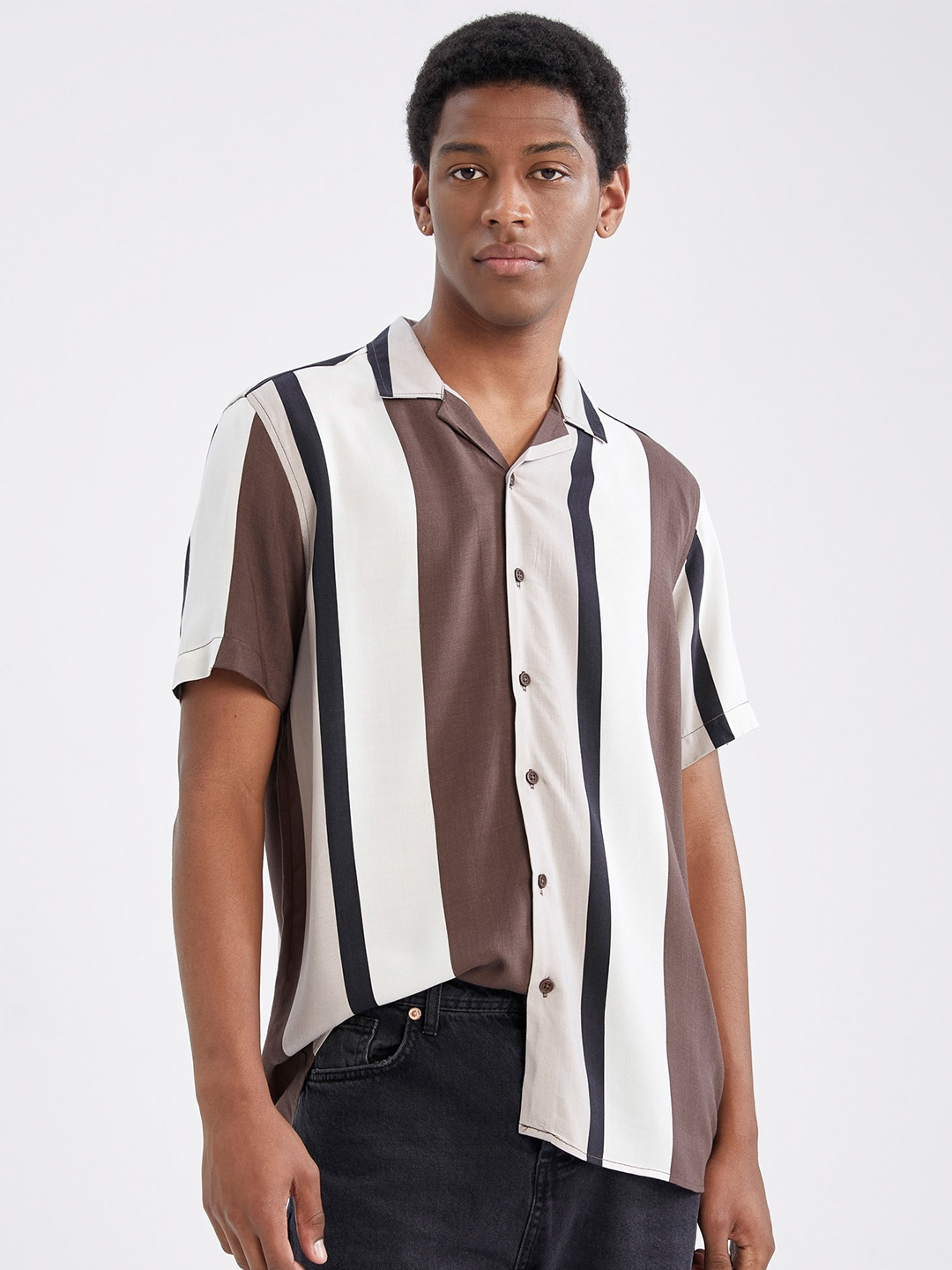 

DeFacto Regular Fit Vertical Stripes Cuban Collar Casual Shirt, White