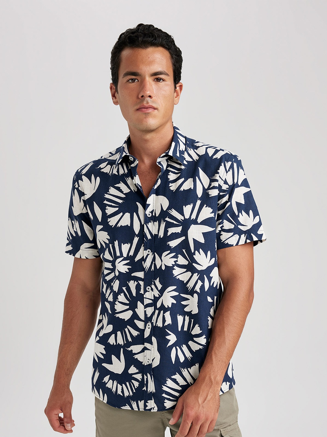 

DeFacto Floral Printed Short Sleeves Casual Shirt, Blue