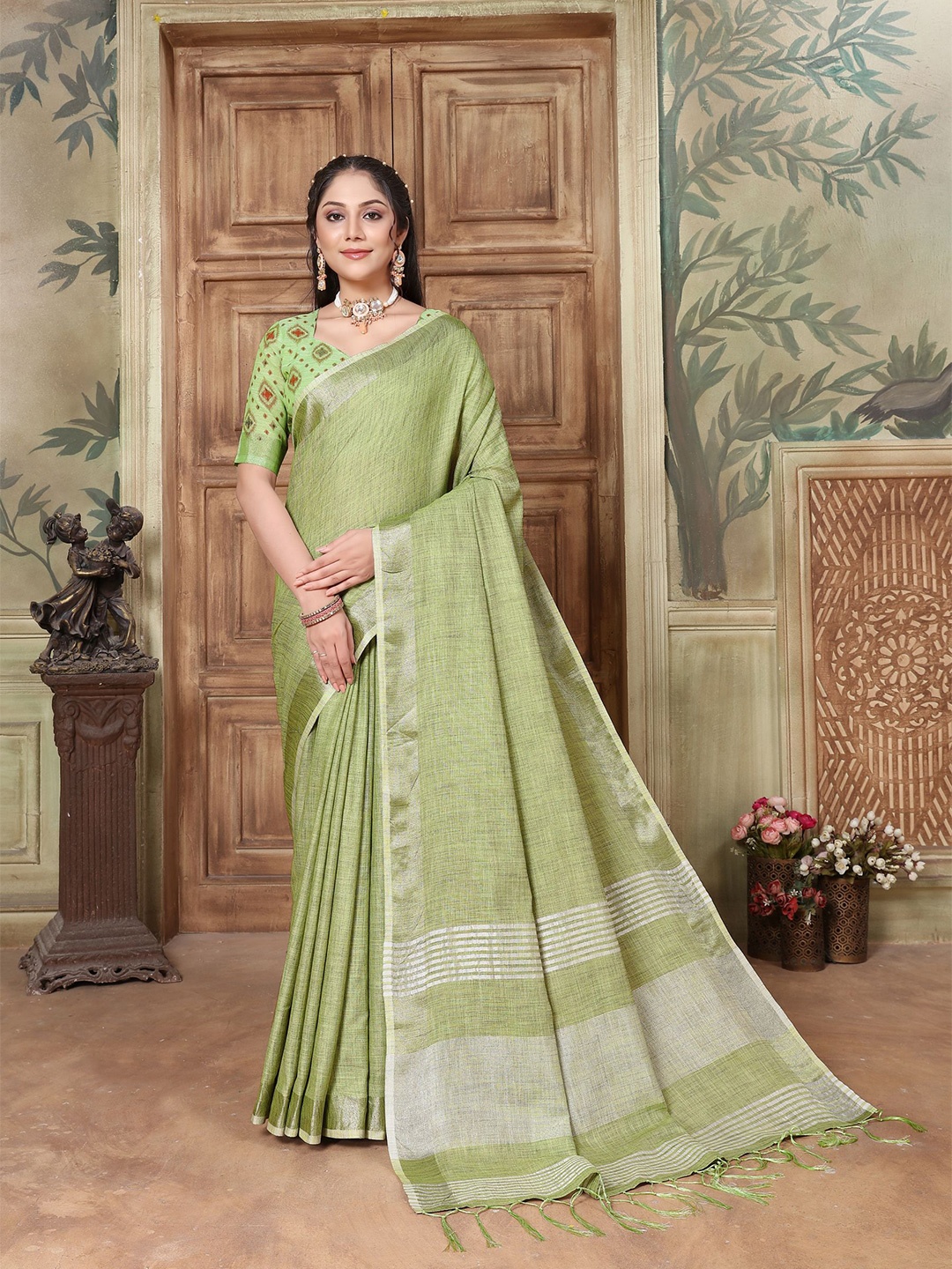 

Dori Ethnic Motif Zari Pure Linen Saree With Blouse Piece, Green
