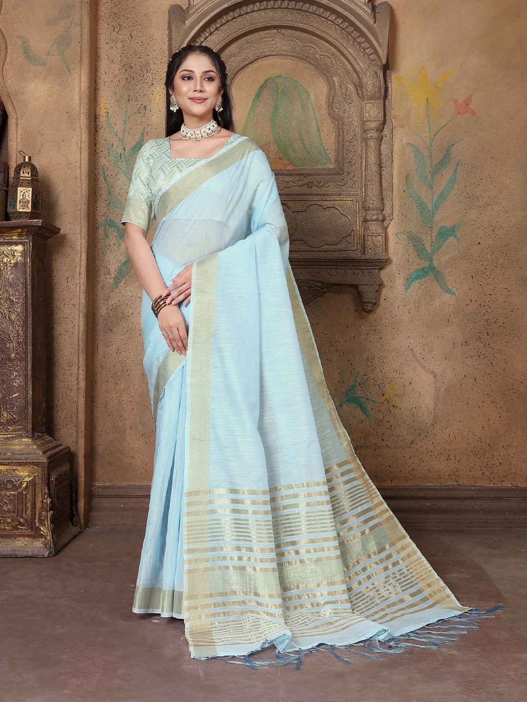 

Dori Ethnic Motif Zari Pure Linen Saree With Blouse Piece, Blue