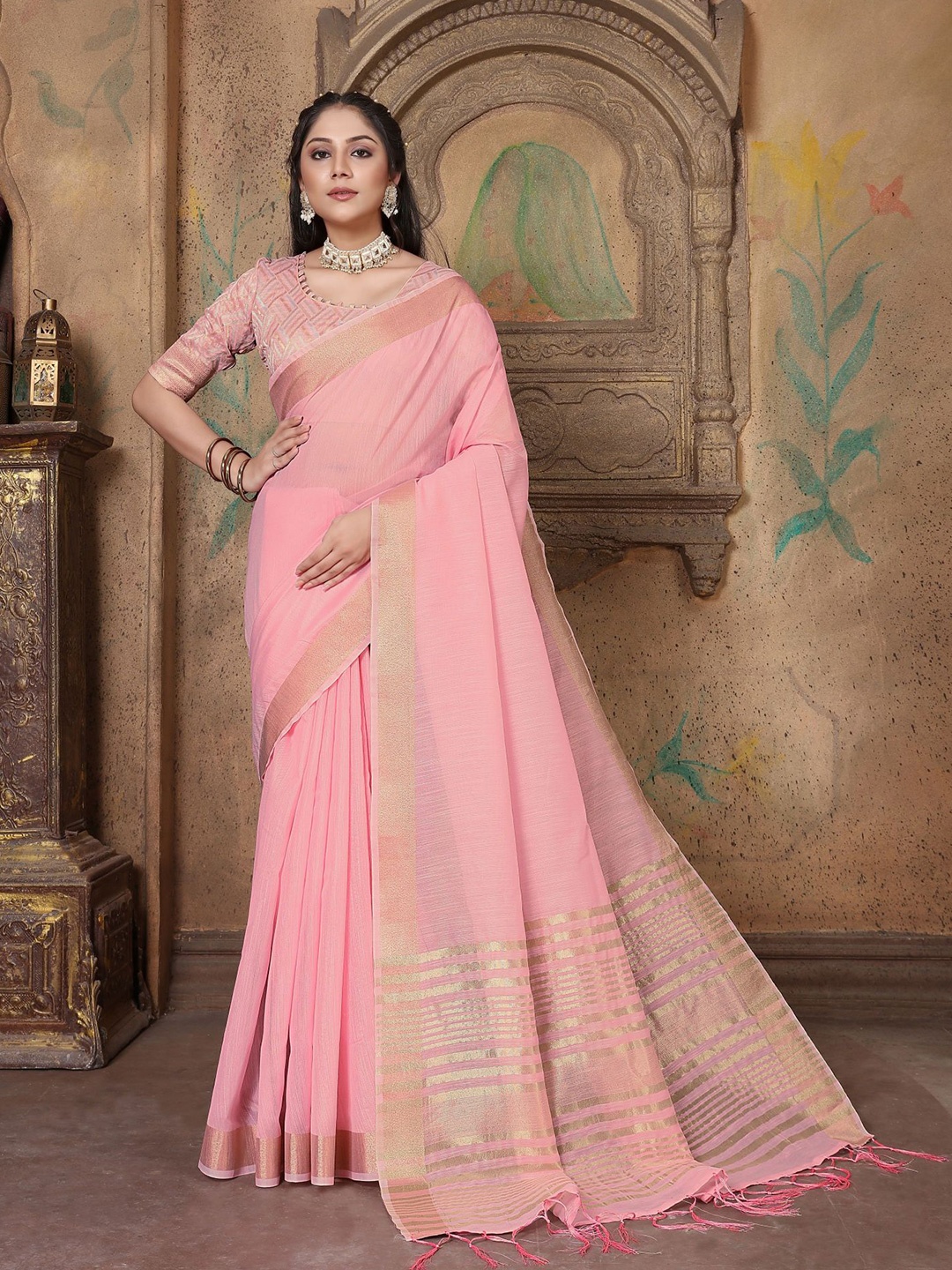 

Dori Ethnic Motif Zari Pure Linen Saree With Blouse Piece, Pink