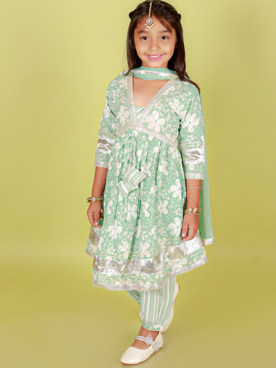 

Stuffie Land Girls Floral Printed Pure Cotton Kurta With Salwar & Dupatta, Sea green