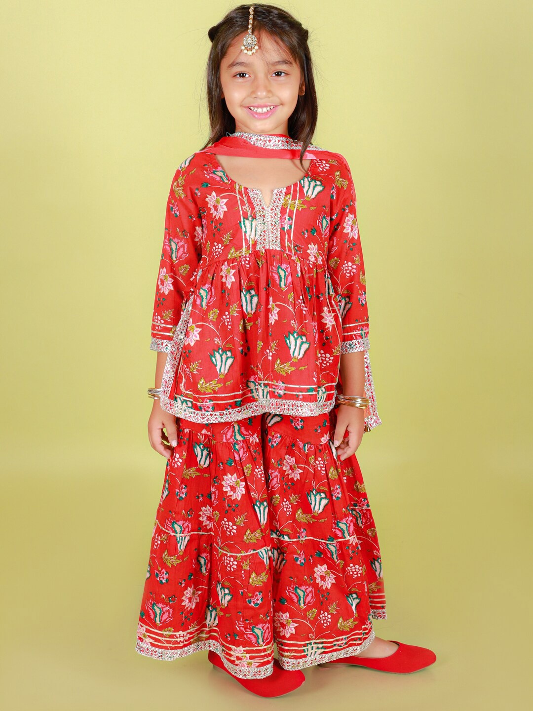 

Stuffie Land Girls Floral Printed Pure Cotton Kurti With Sharara & Dupatta, Red
