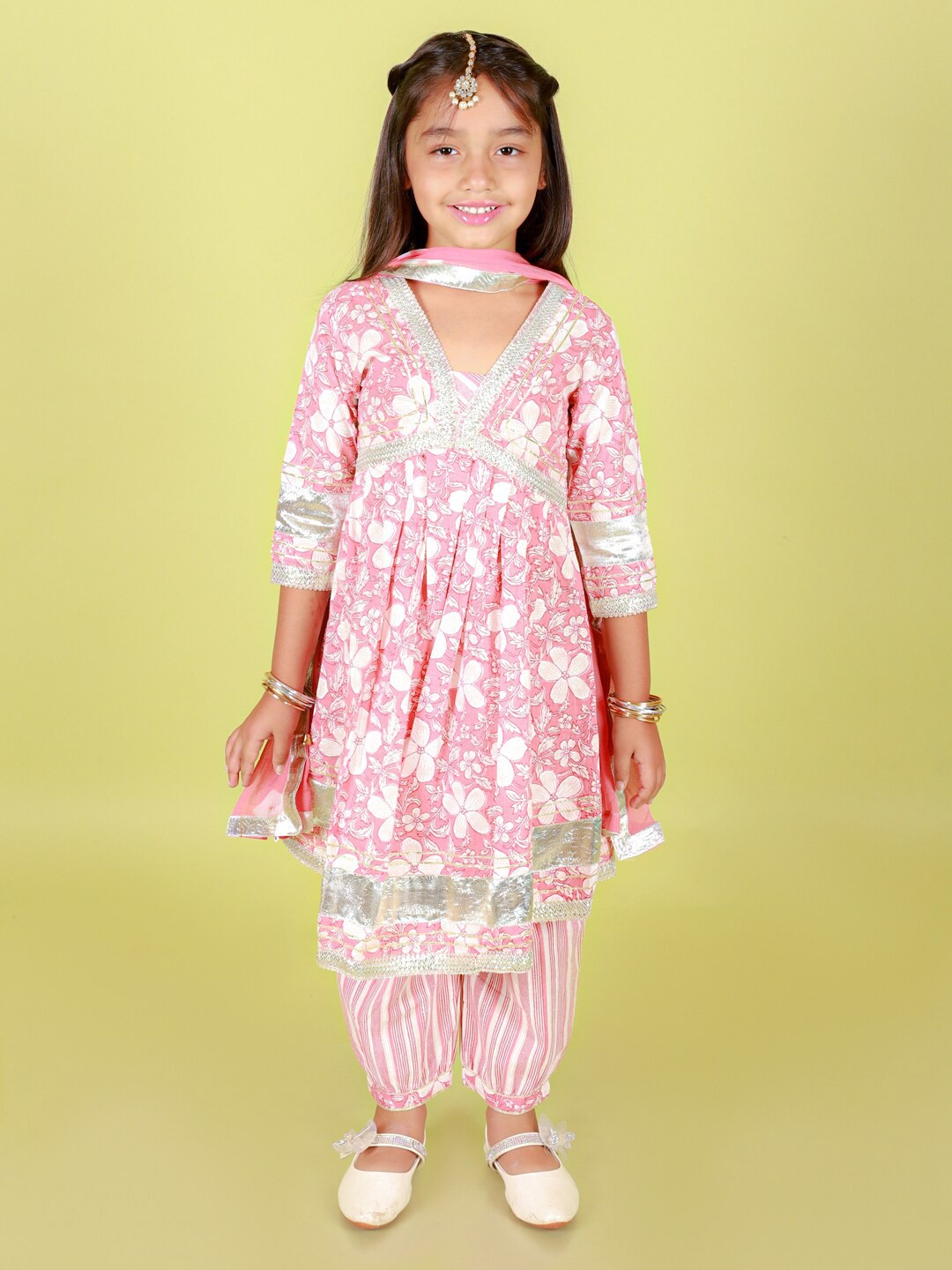 

Stuffie Land Girls Floral Printed Pure Cotton Kurta With Salwar & Dupatta, Pink