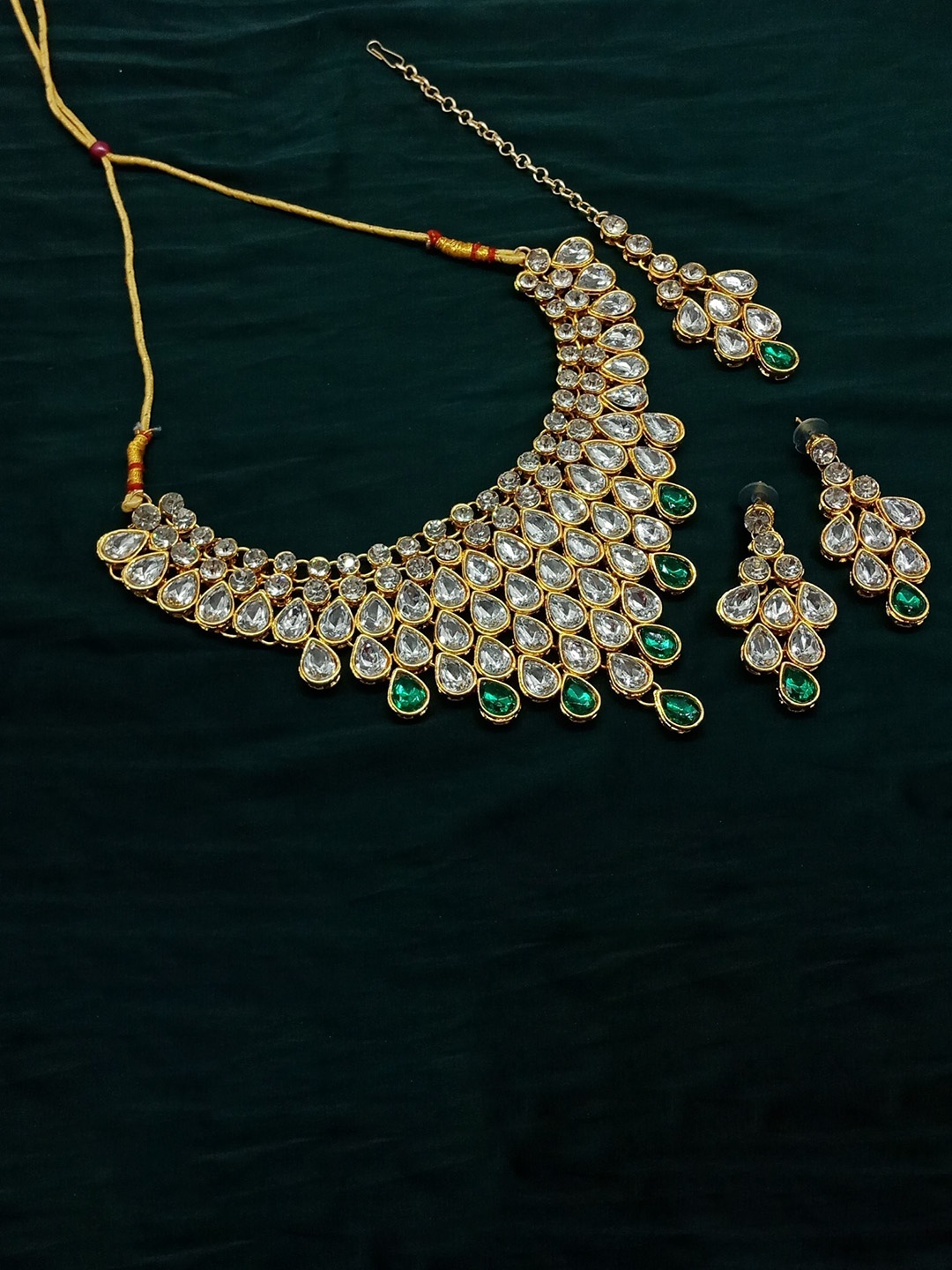 

AASHISH IMITATION Gold-Plated Kundan Studded & Beaded Jewellery Set