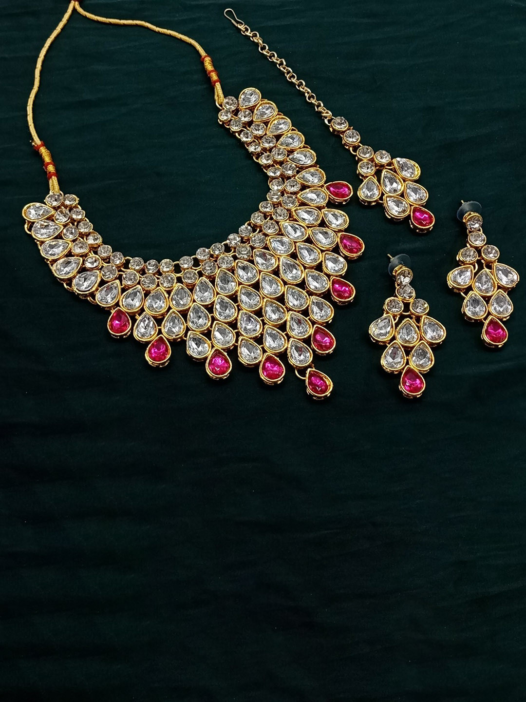 

AASHISH IMITATION Gold-Plated Kundan-Studded & Beaded Jewellery Set
