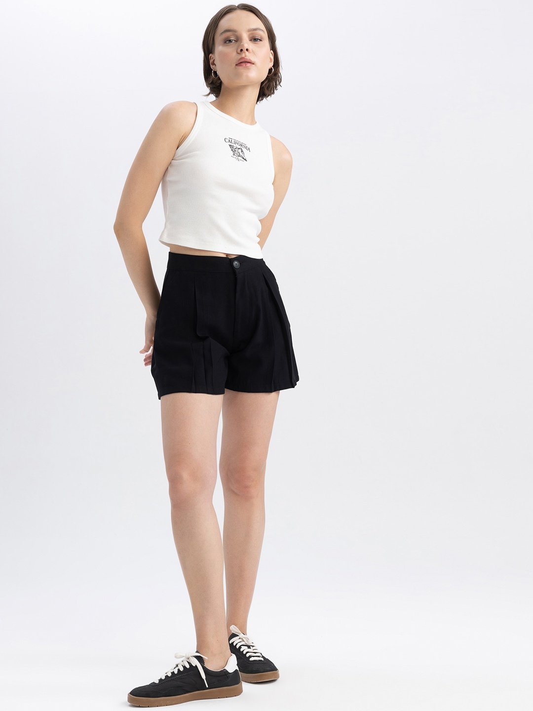 

DeFacto Women Mid-Rise Regular Shorts, Black