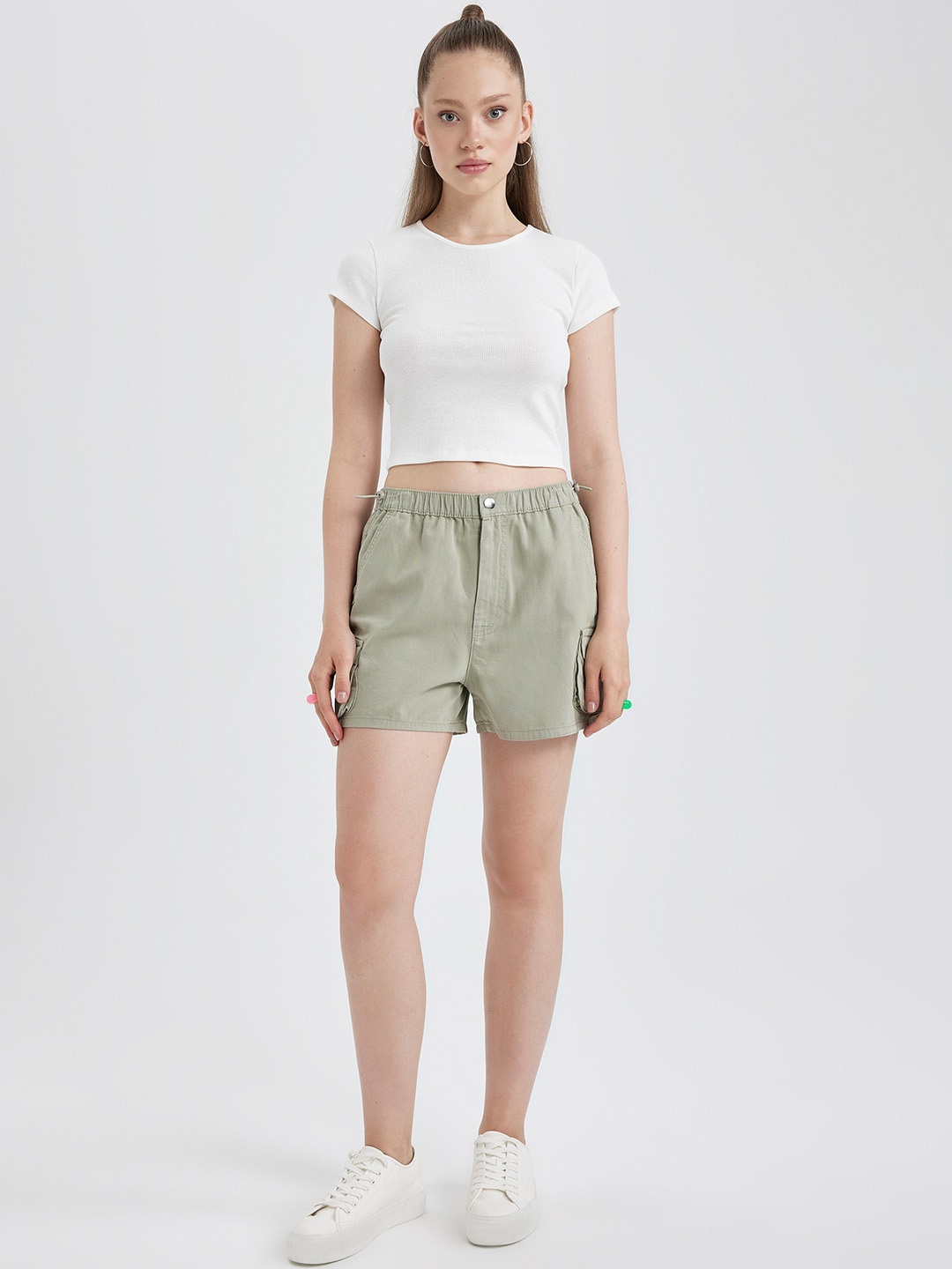 

DeFacto Women Mid-Rise Pure Cotton Regular Shorts, Green