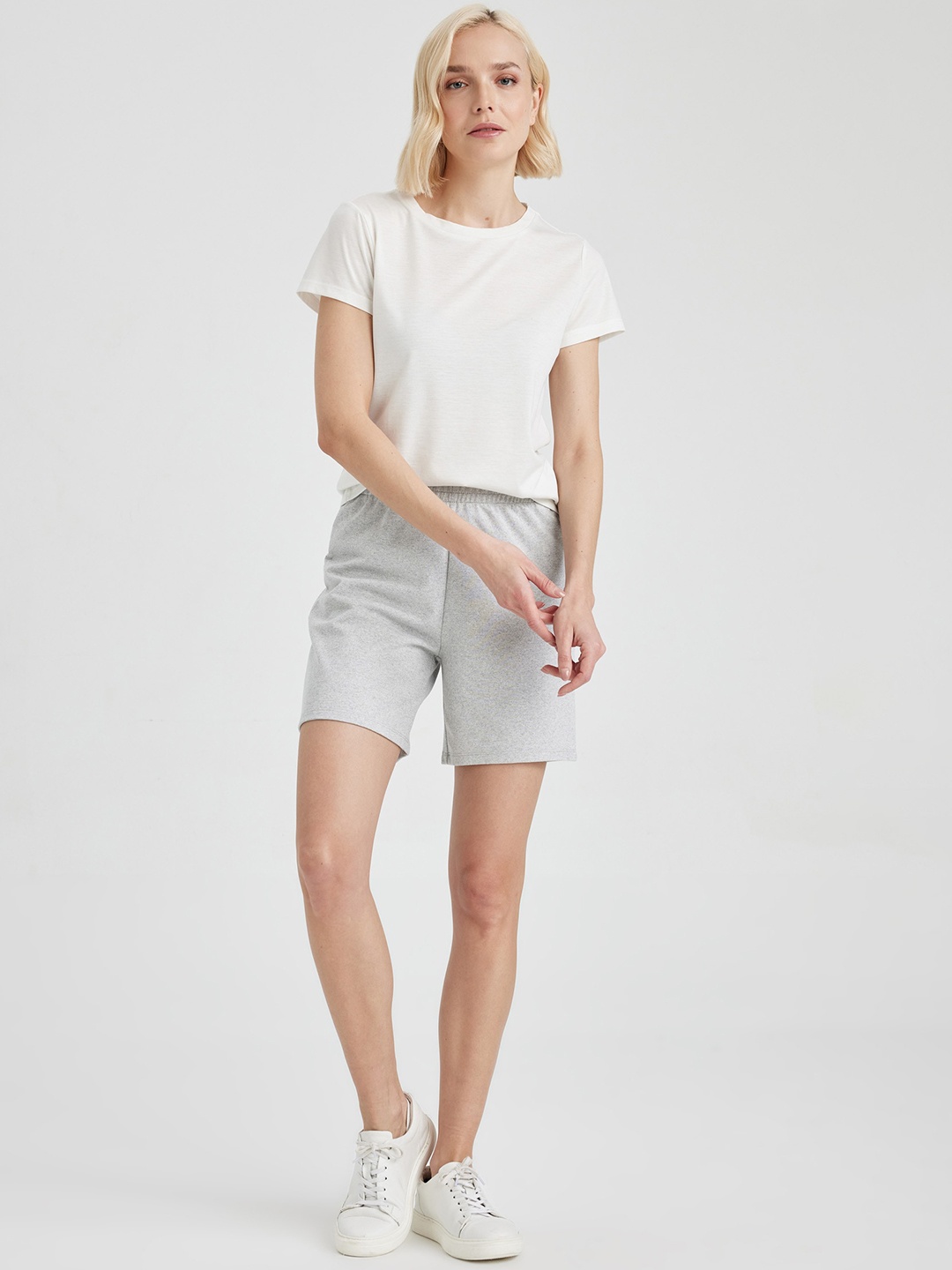 

DeFacto Women Mid-Rise Regular Shorts, Grey melange