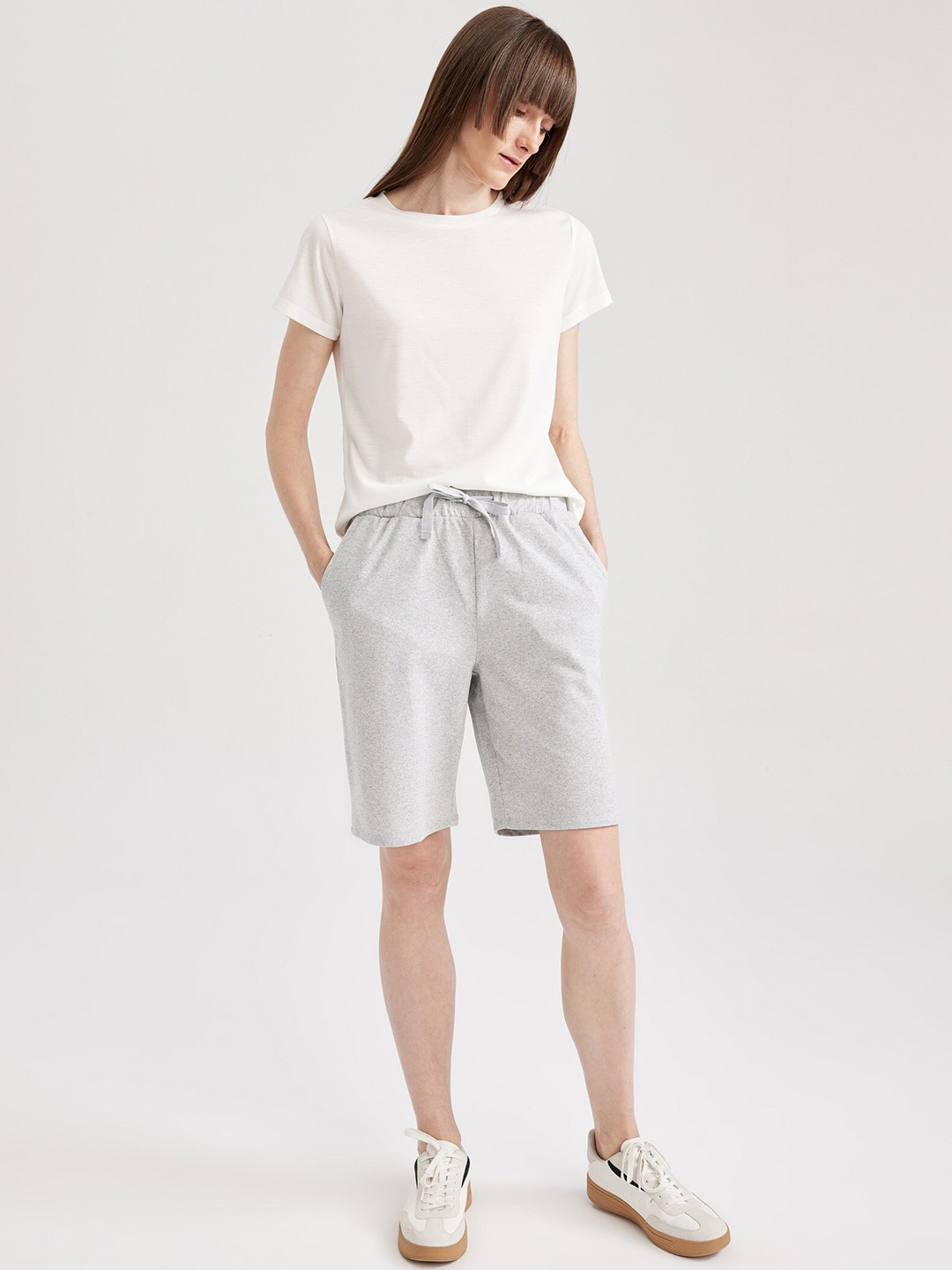 

DeFacto Women Mid-Rise Pockets Regular Shorts, Grey
