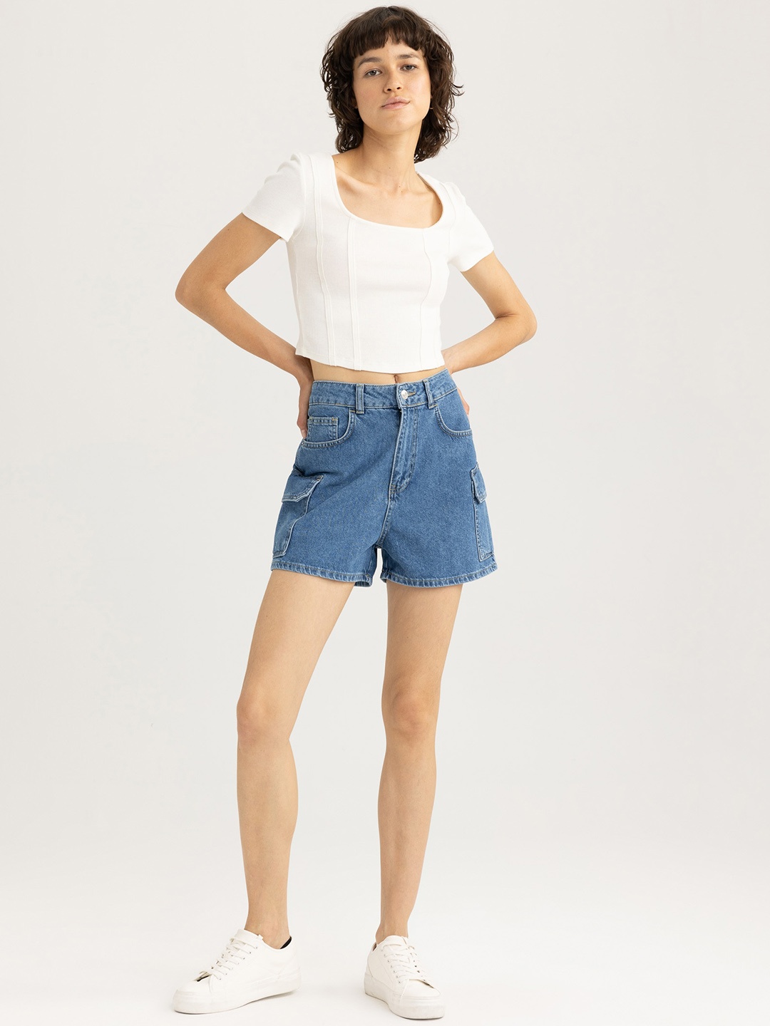

DeFacto Women Mid-Raise Pockets Pure Cotton Denim Shorts, Blue