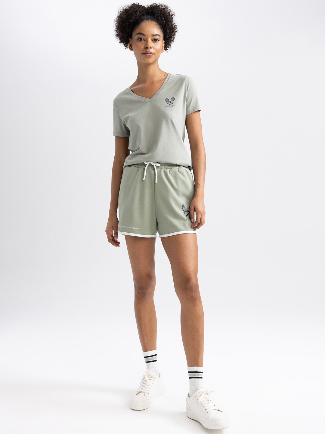 

DeFacto Women Mid-Rise Shorts, Green
