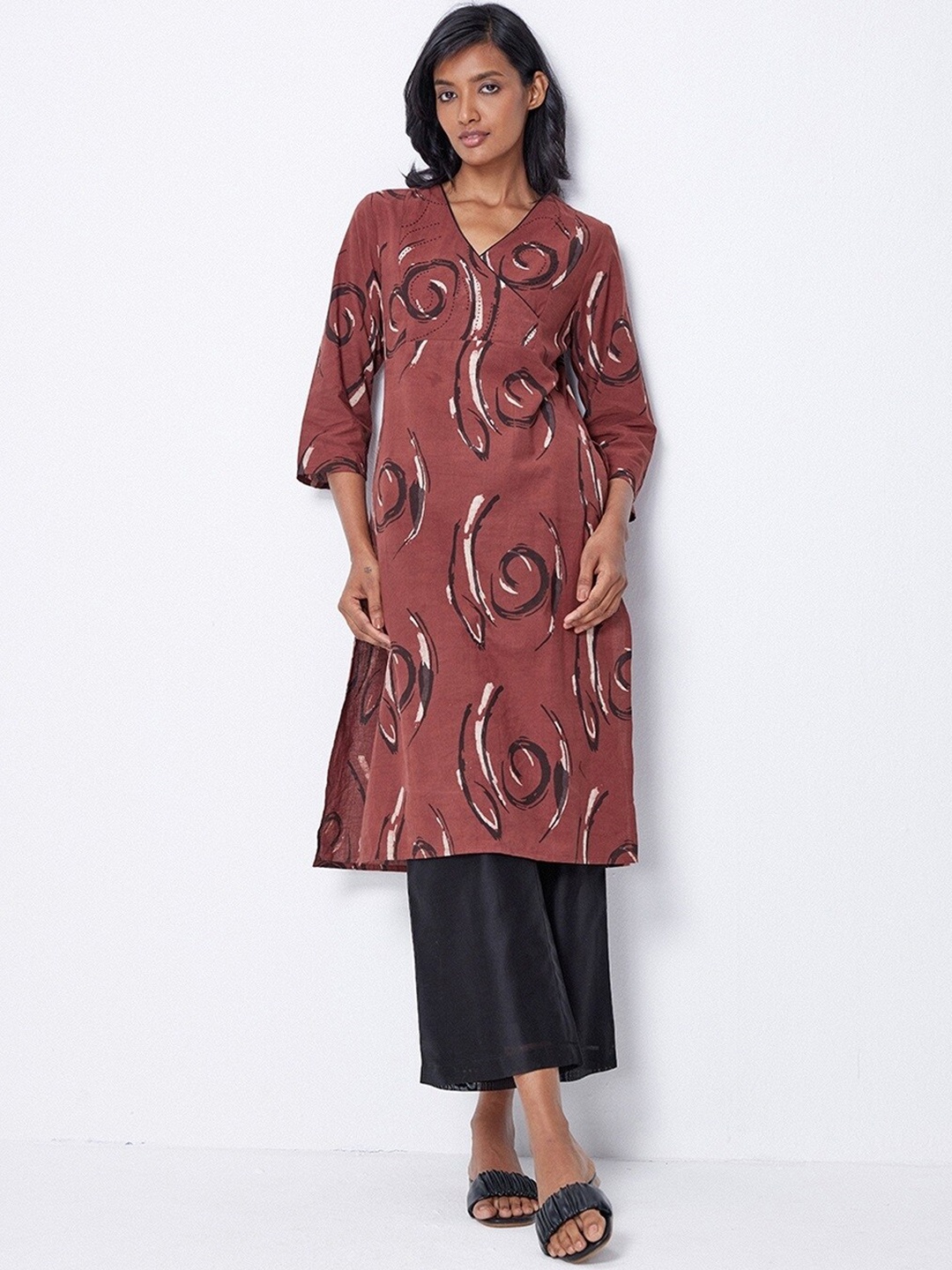 

Ancestry V Neck Abstract Printed Angrakha Style Cotton Kurta, Brown