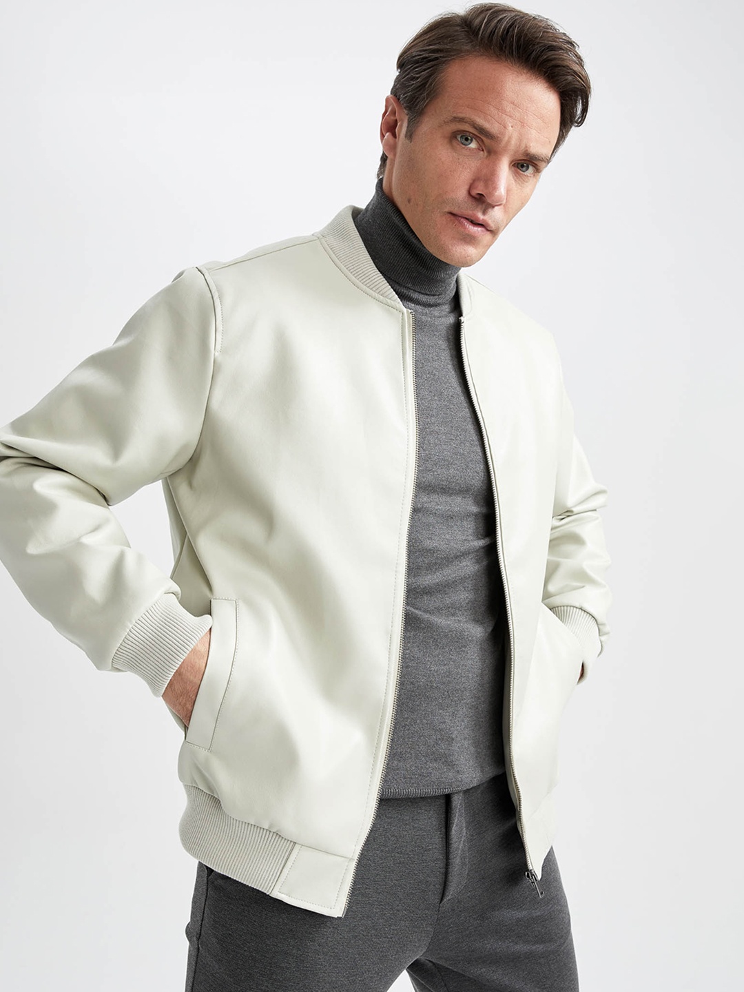 

DeFacto Stand Collar Sporty Jacket, White