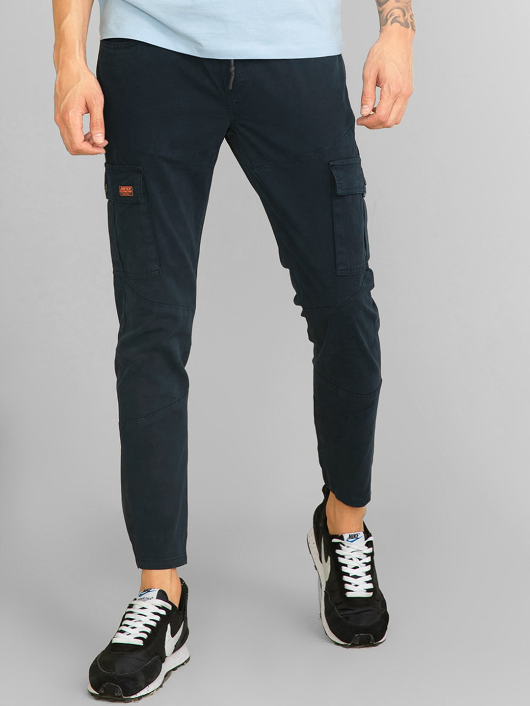 

Snitch Men Navy Blue Slim Fit Mid-Rise Cotton Cargos Trousers