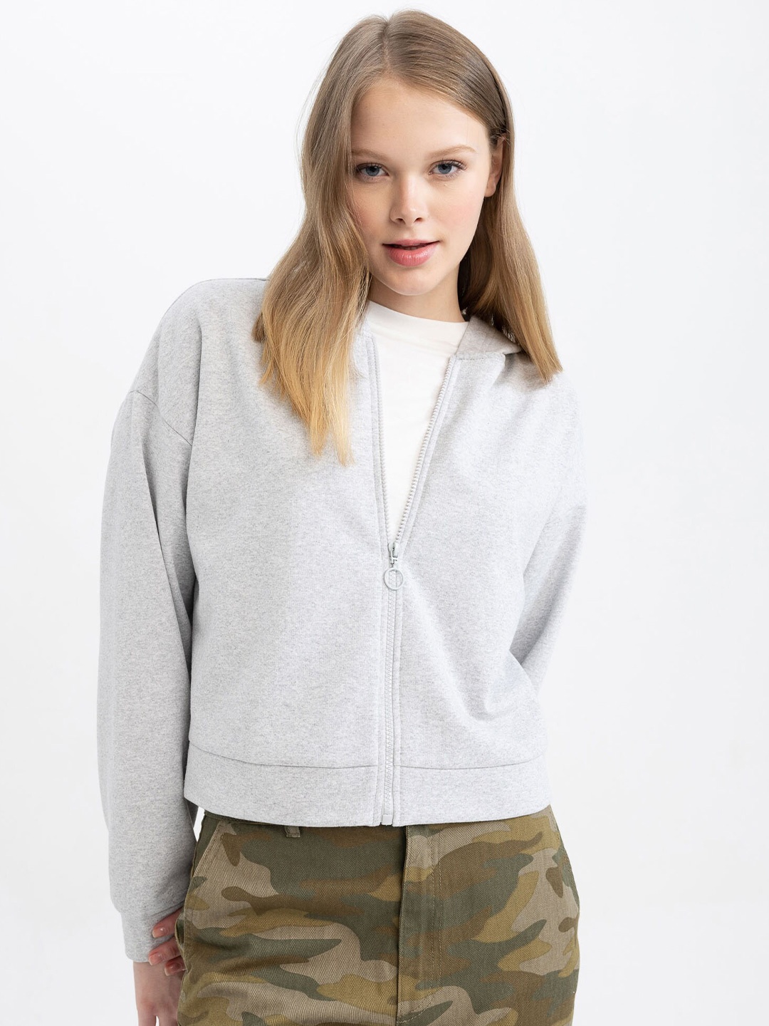 

DeFacto Front-Open Zip Closure Hooded Sweatshirt, Grey