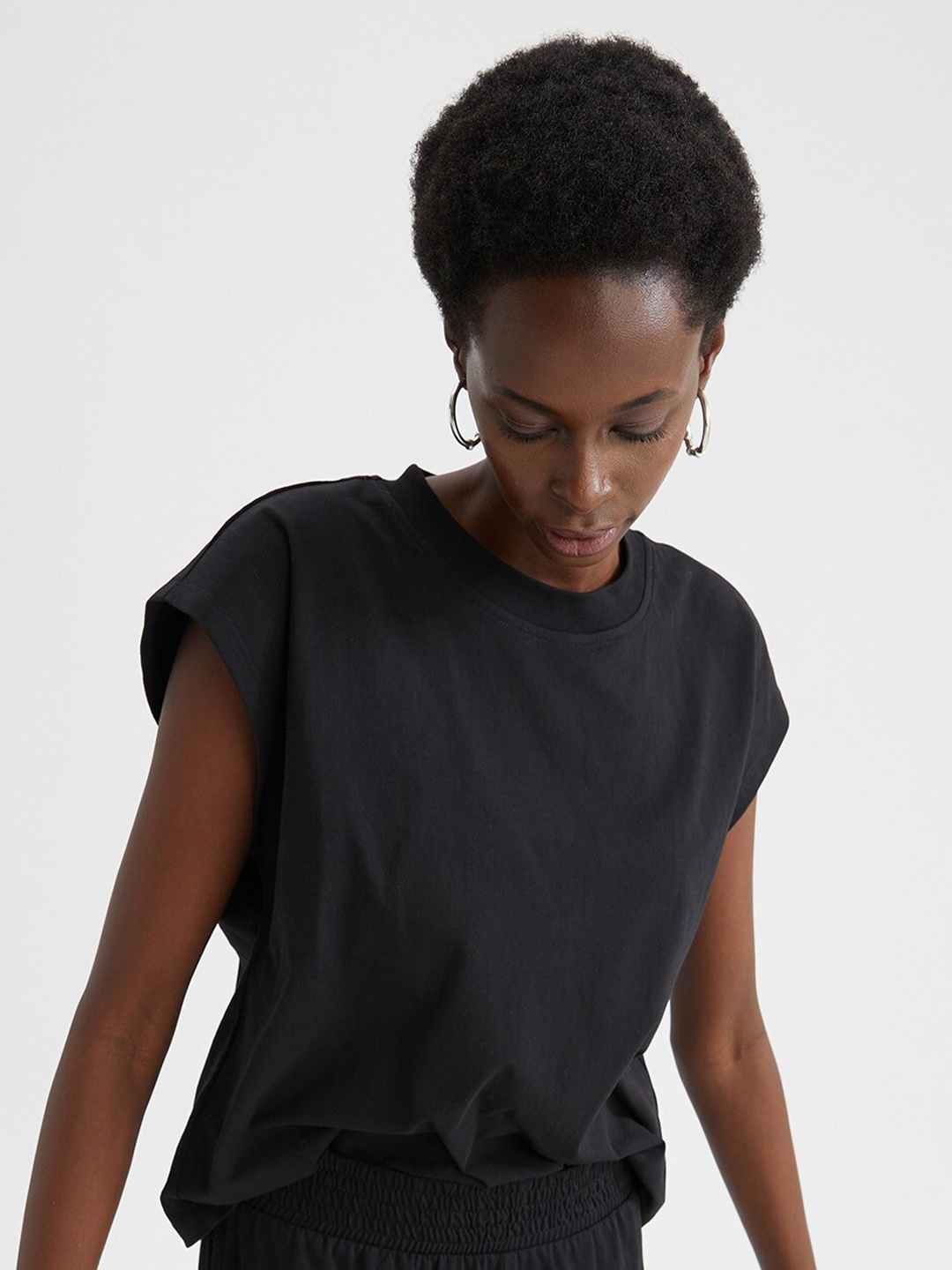 

DeFacto Cotton Extended Sleeves Casual T-shirt, Black