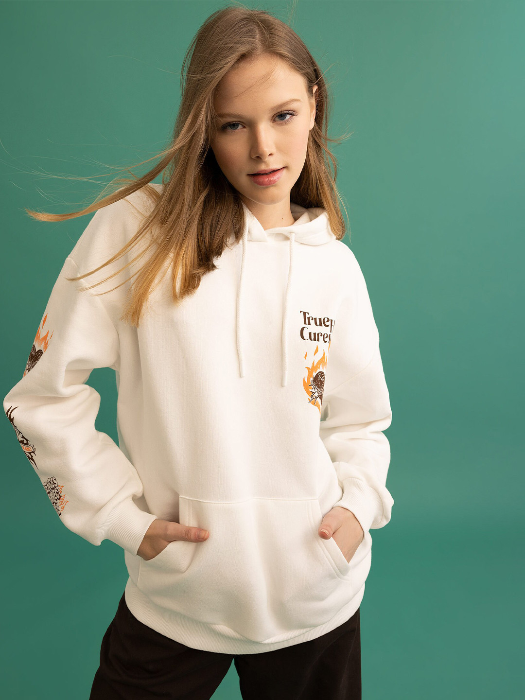 

DeFacto Hooded Pullover Sweatshirt, White