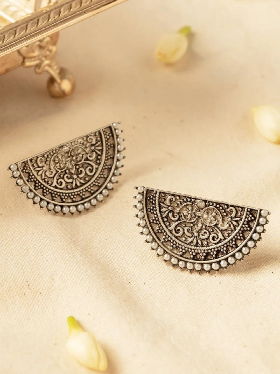 

OOMPH Oxidised Studs Earrings, Silver