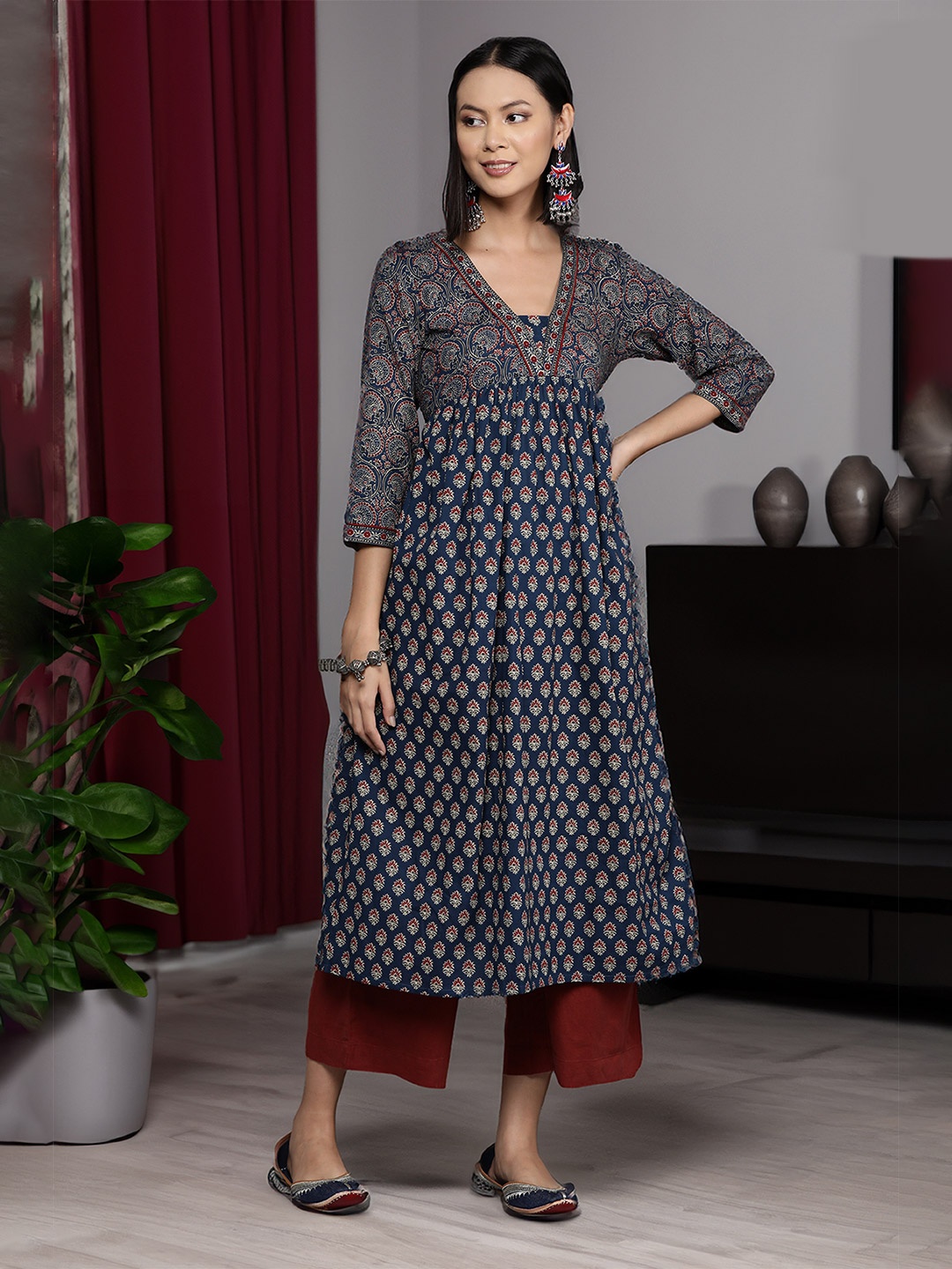 

Varanga Jaipuri Printed Alia Cut Flared Pure Cotton Kurta, Navy blue