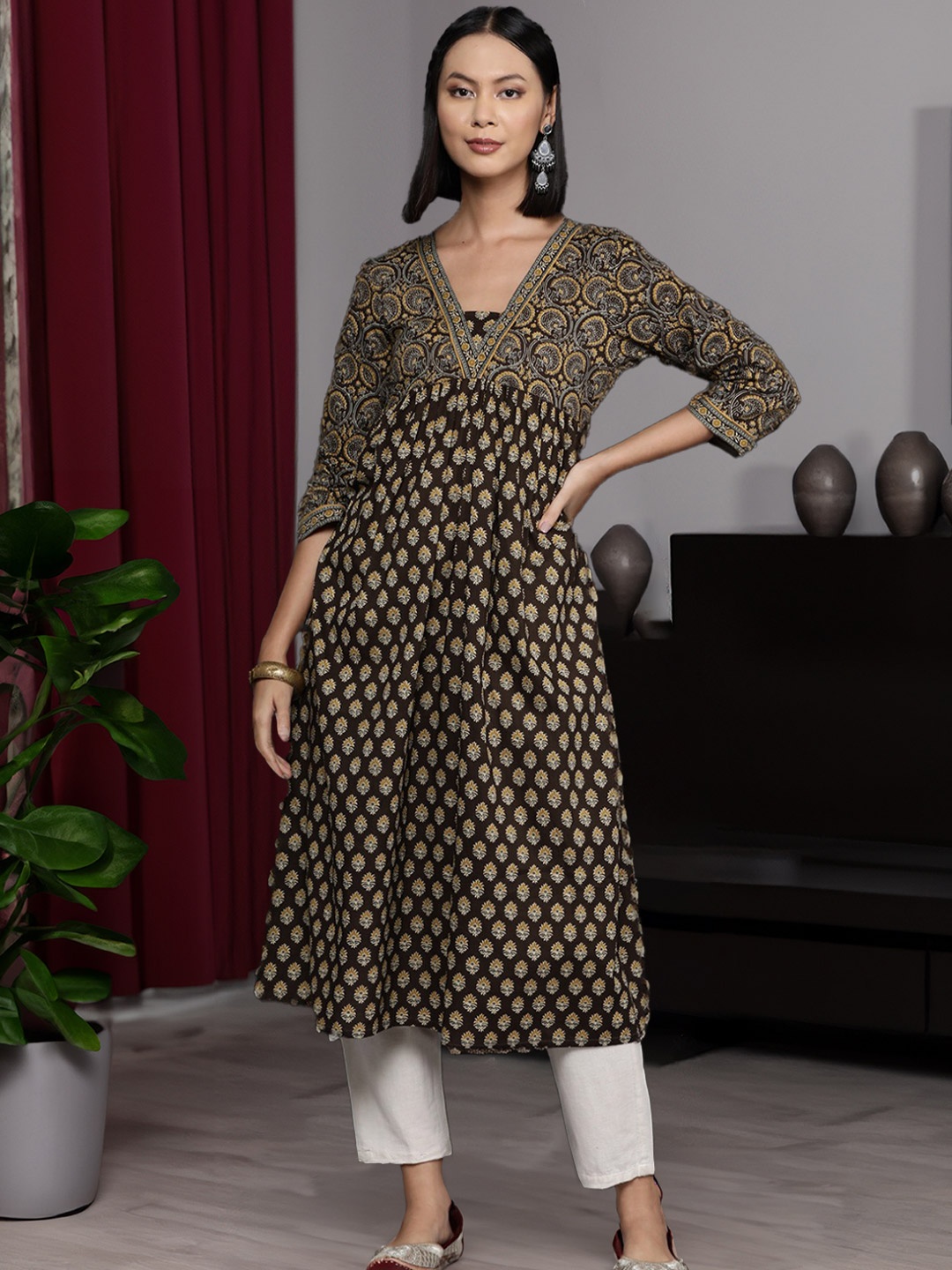 

Varanga Women Ethnic Motifs Printed Kurta, Brown