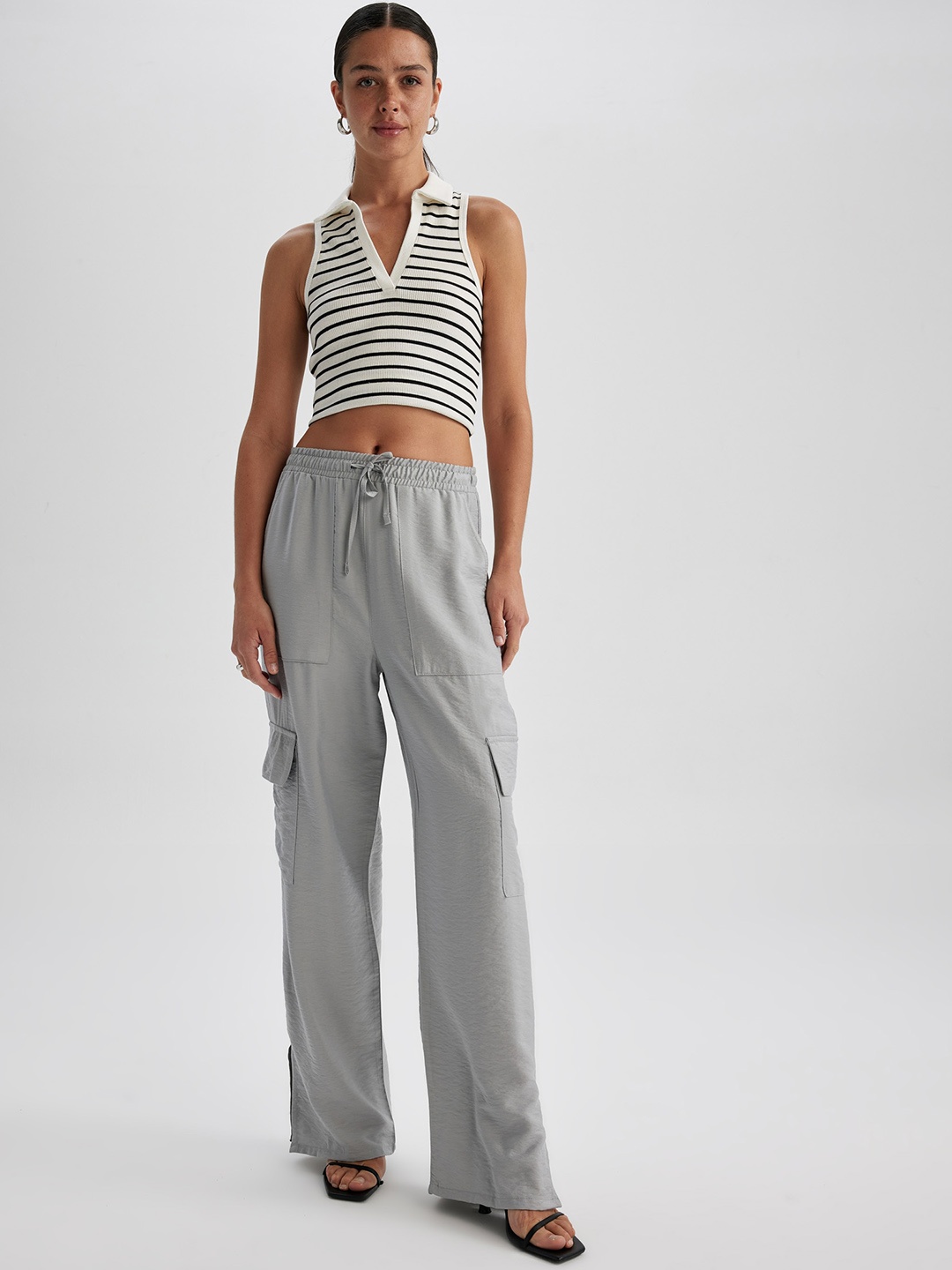 

DeFacto Women Mid-Rise Cargos, Grey