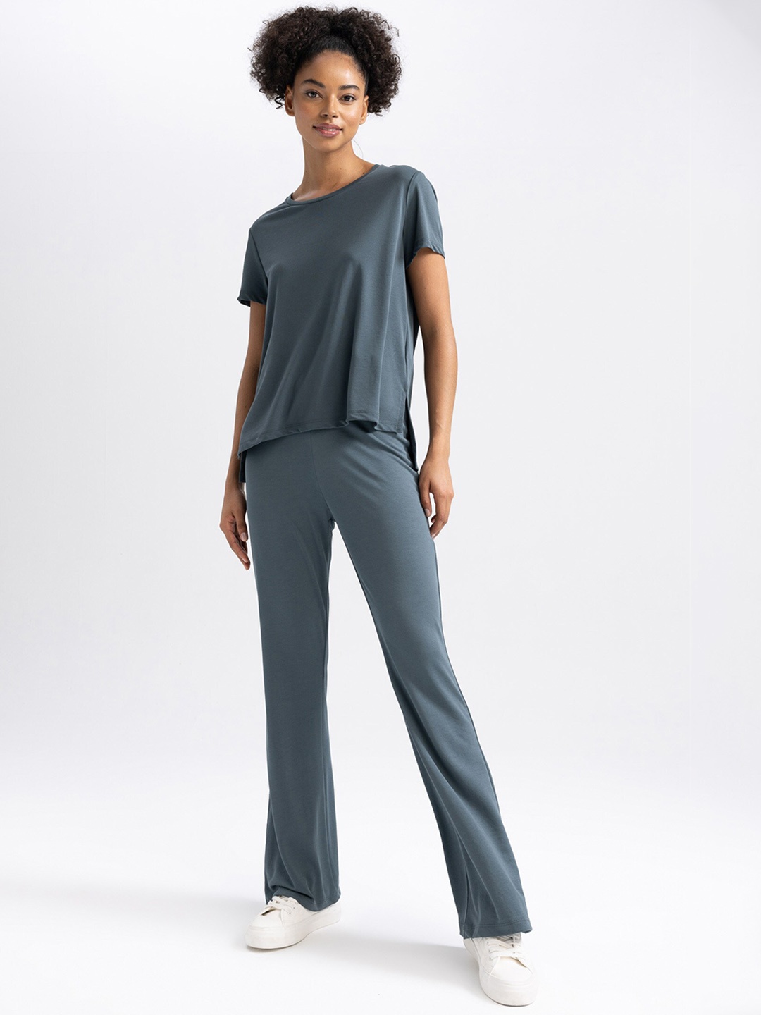 

DeFacto Women Mid-Rise Bootcut Trousers, Grey