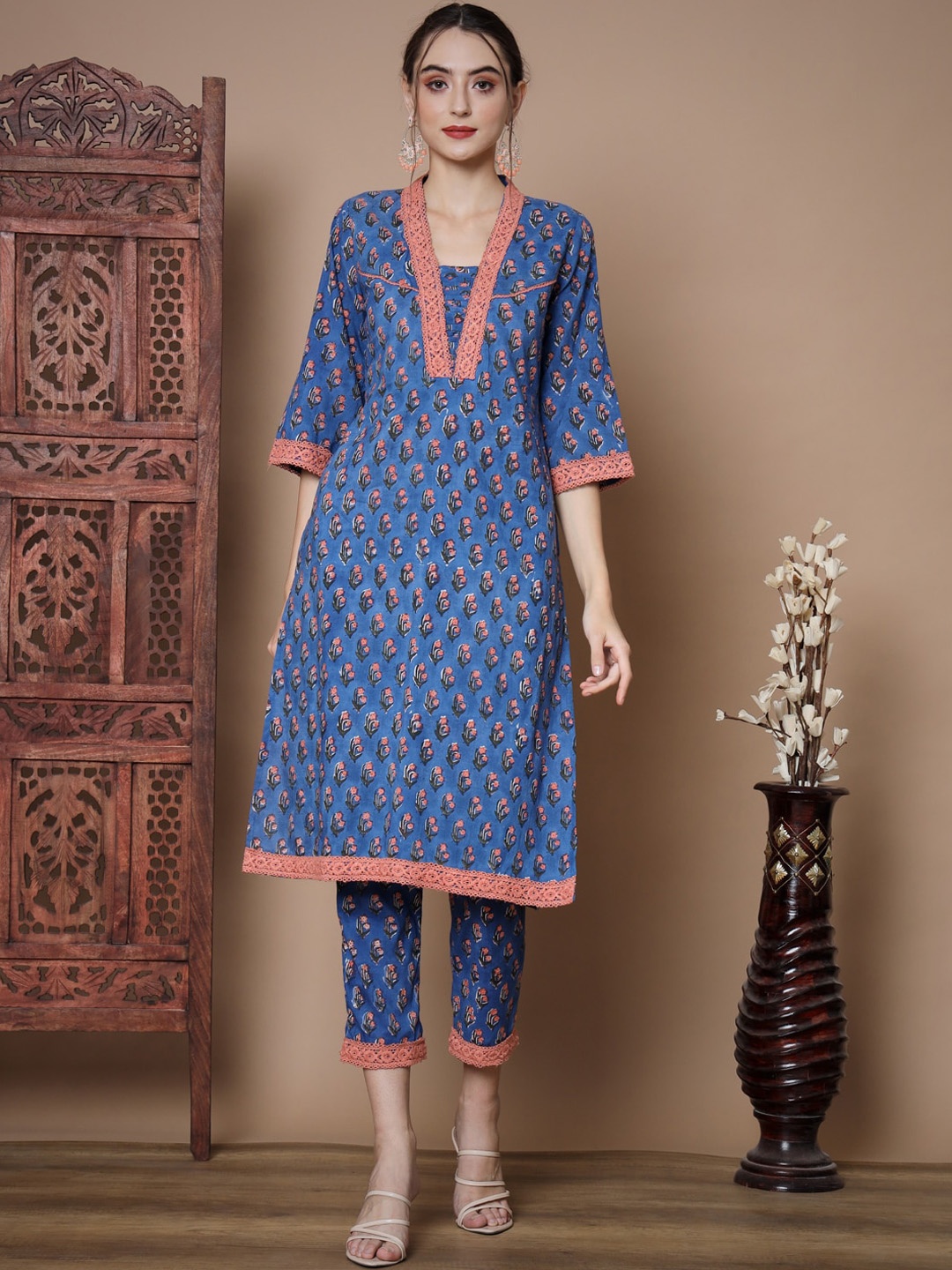 

Myshka Floral Printed Pure Cotton Kurta with Trousers, Blue