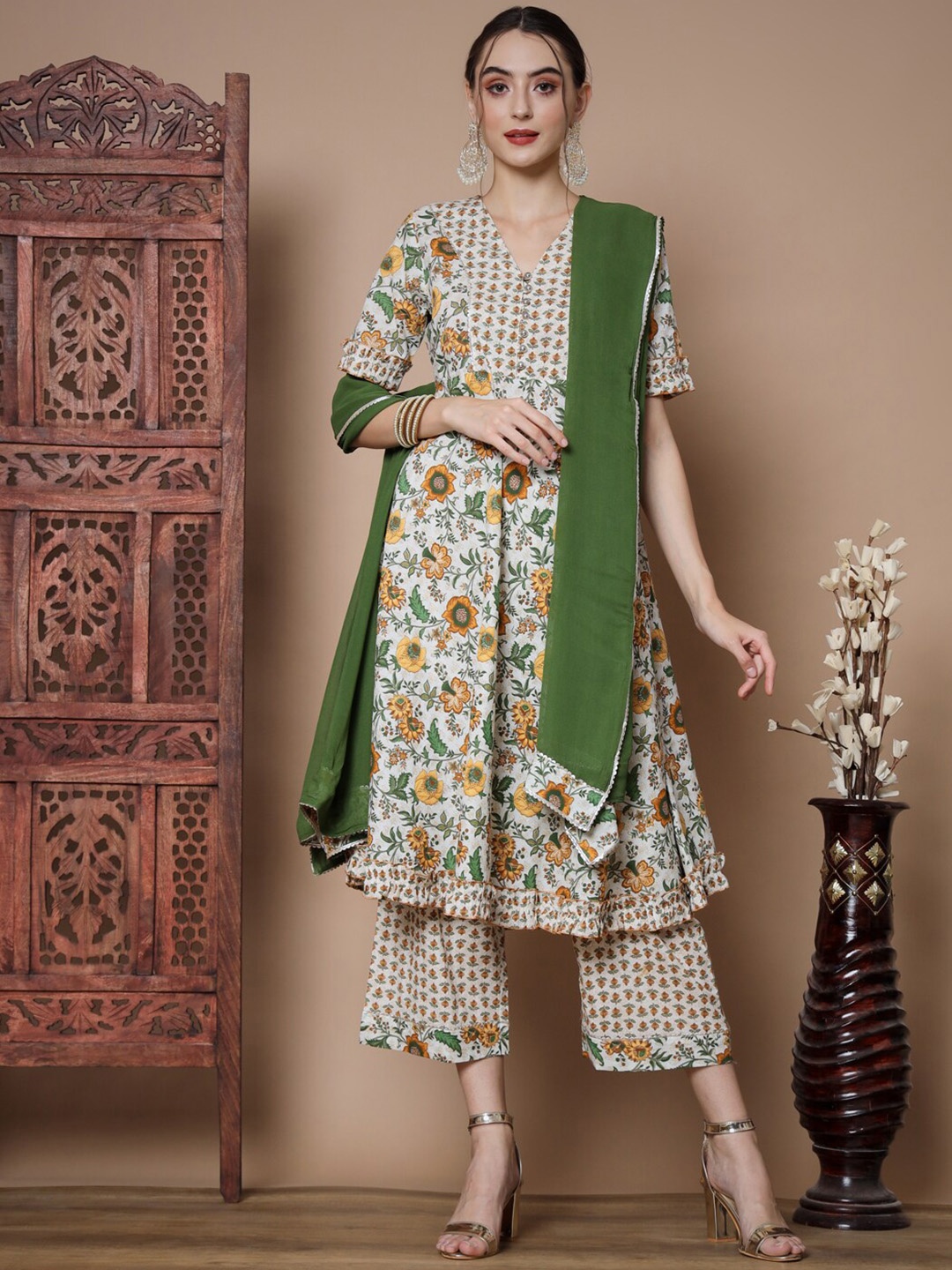 

Myshka Floral Printed Gotta Patti Detail A-Line Kurta & Palazzos With Dupatta, Green