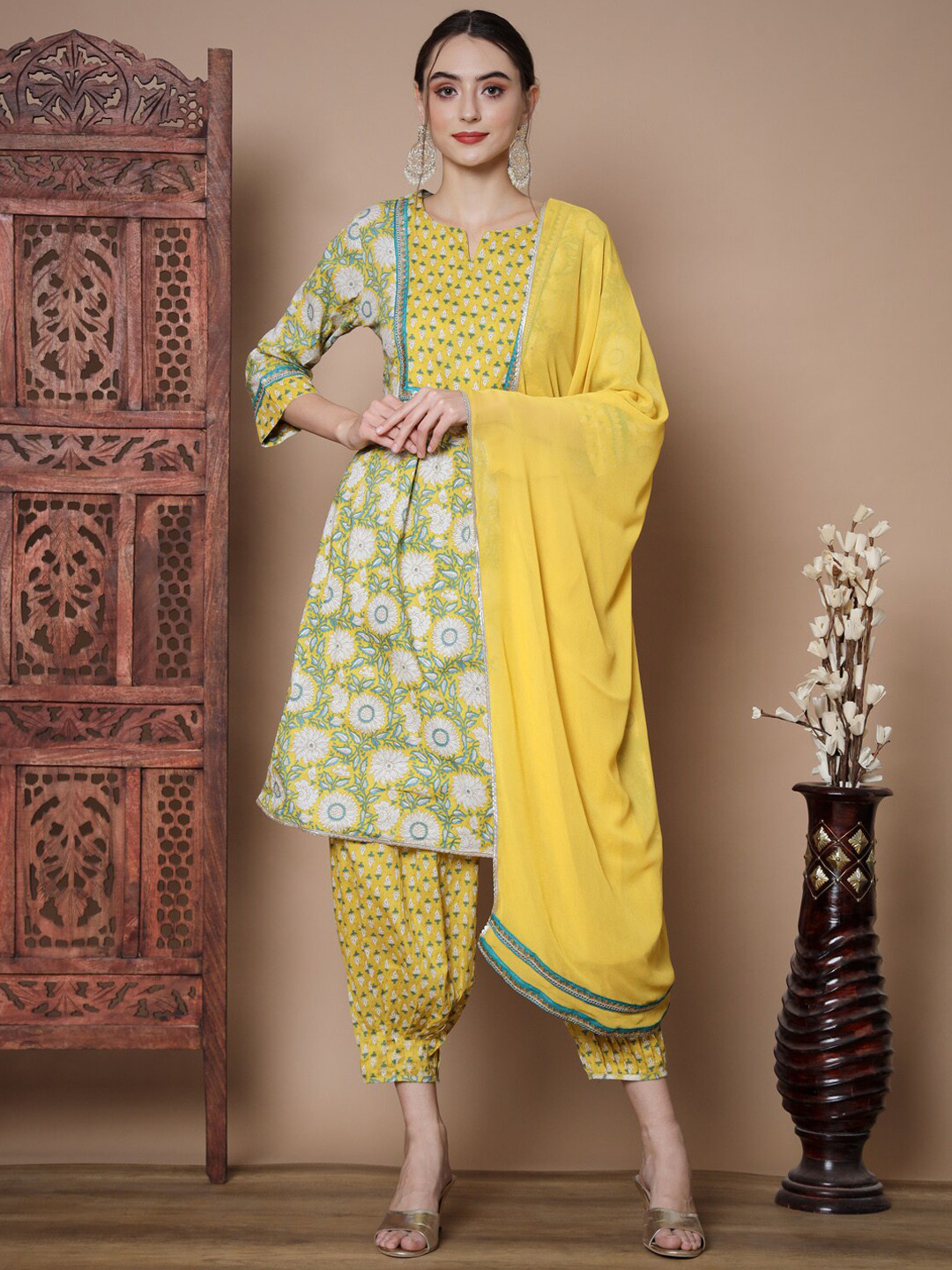 

Myshka Floral Printed Pure Cotton Kurta & Salwar With Dupatta, Yellow