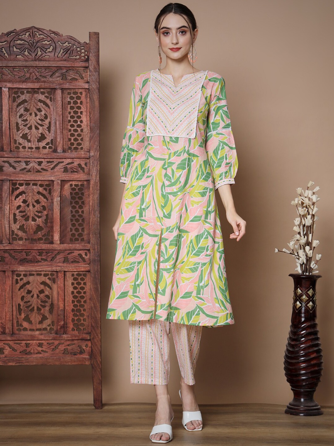 

Myshka Floral Printed Regular Pure Cotton Kurta With Palazzos, Pink