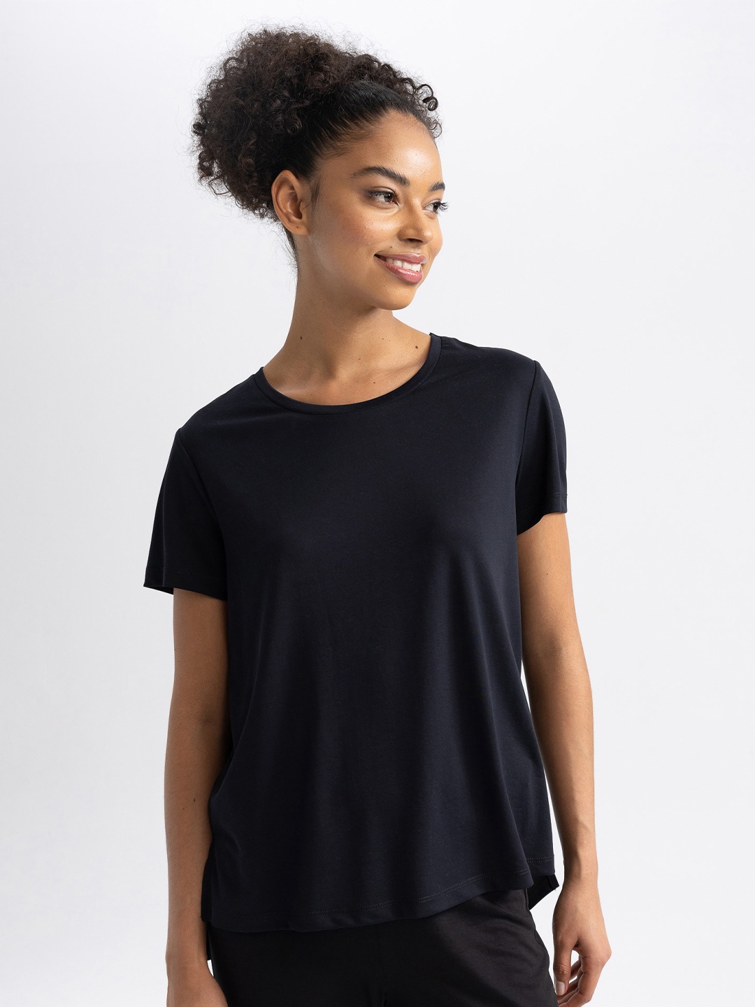 

DeFacto Round Neck Short Sleeves T-shirt, Black