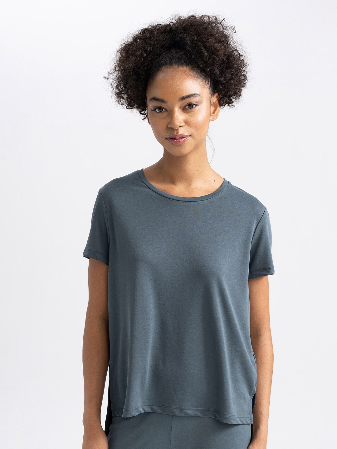

DeFacto Round Neck Short Sleeves T-shirt, Grey