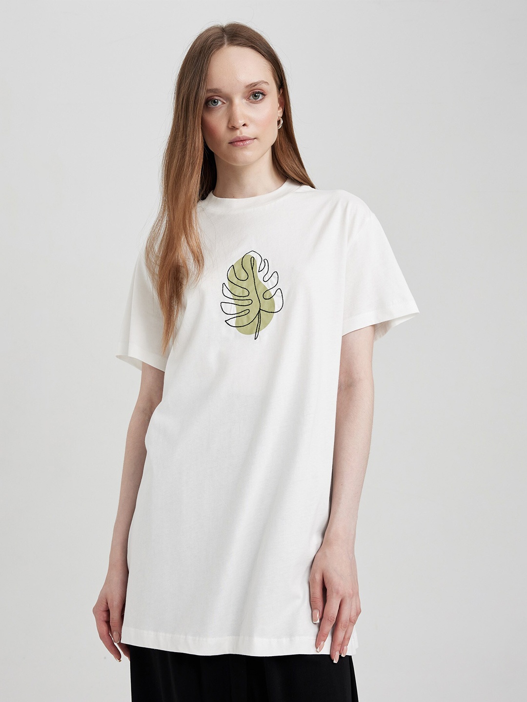 

DeFacto Graphic Printed Cotton Longline T-shirt, White