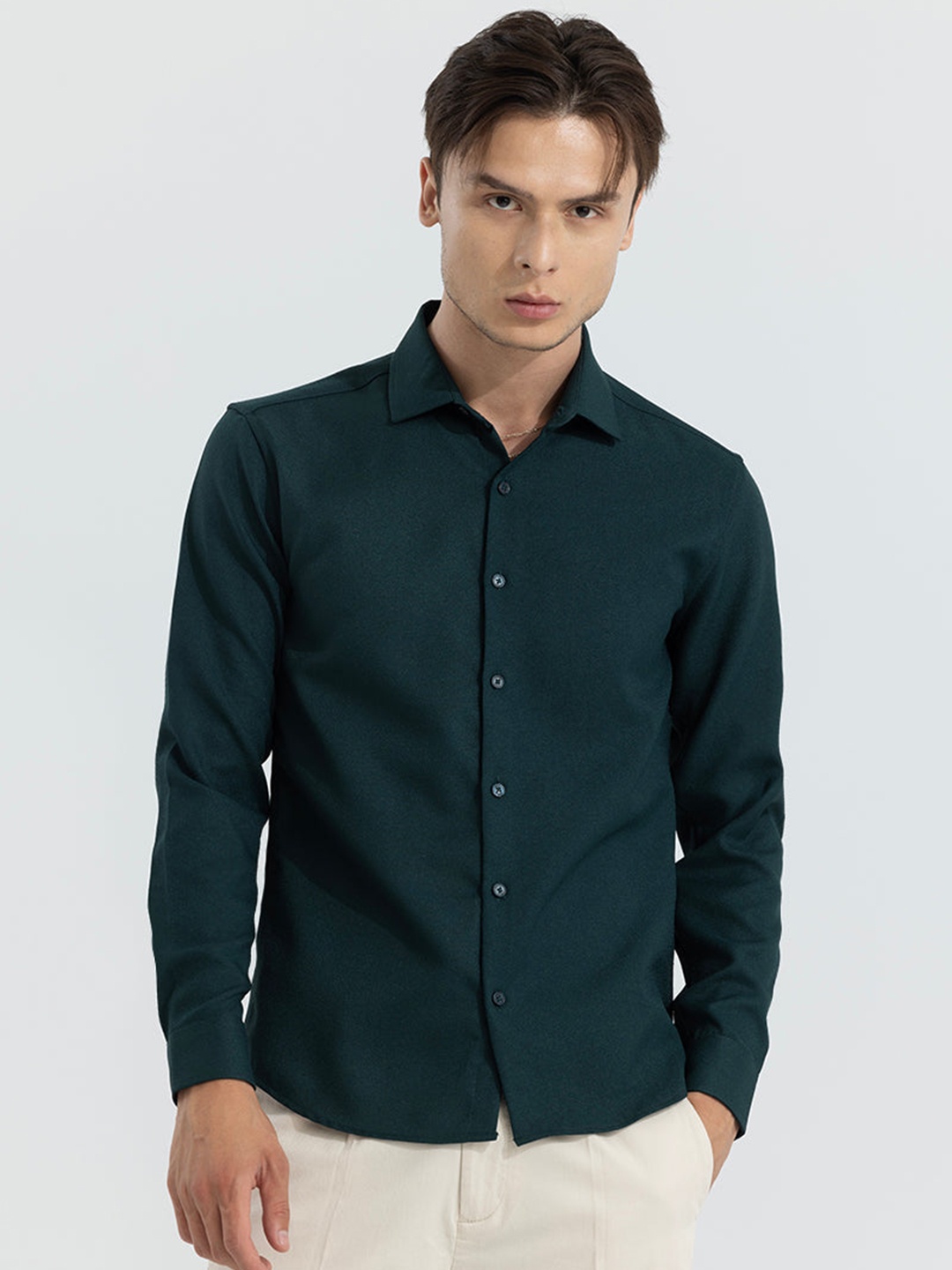 

Snitch Green Classic Slim Fit Long Sleeves Casual Shirt