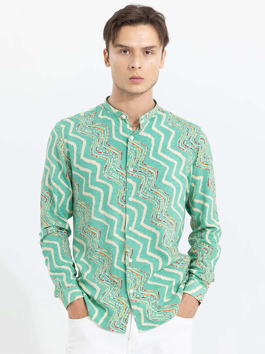 

Snitch Green Classic Geometric Printed Casual Shirt