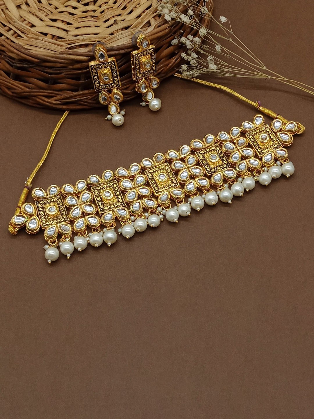 

AASHISH IMITATION Gold-Plated Kundan-Studded & Beaded Jewellery Set