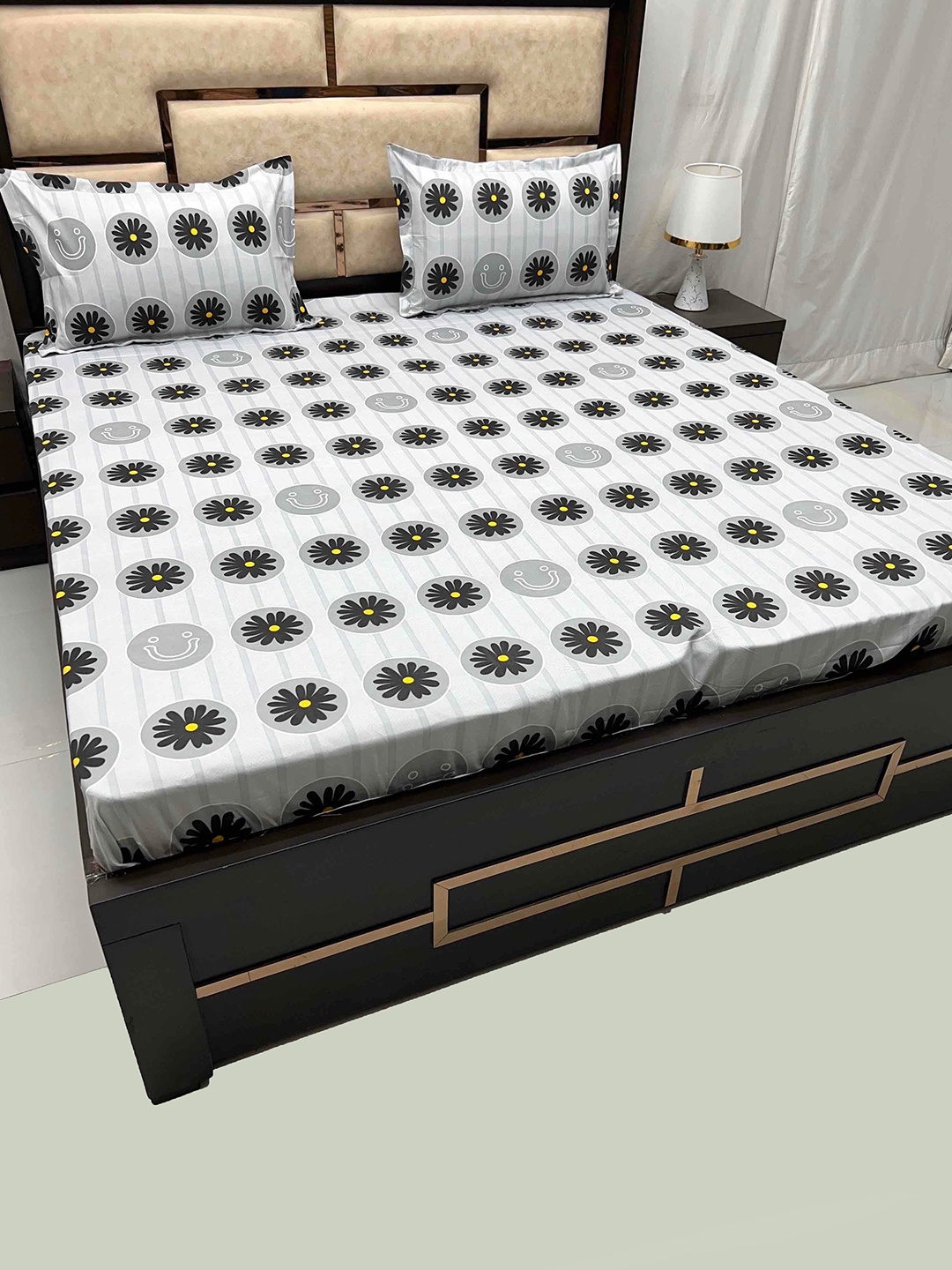 

Pure Decor Leisure Fur Grey & Black Printed 250 TC King Bedsheet with 2 Pillow Covers