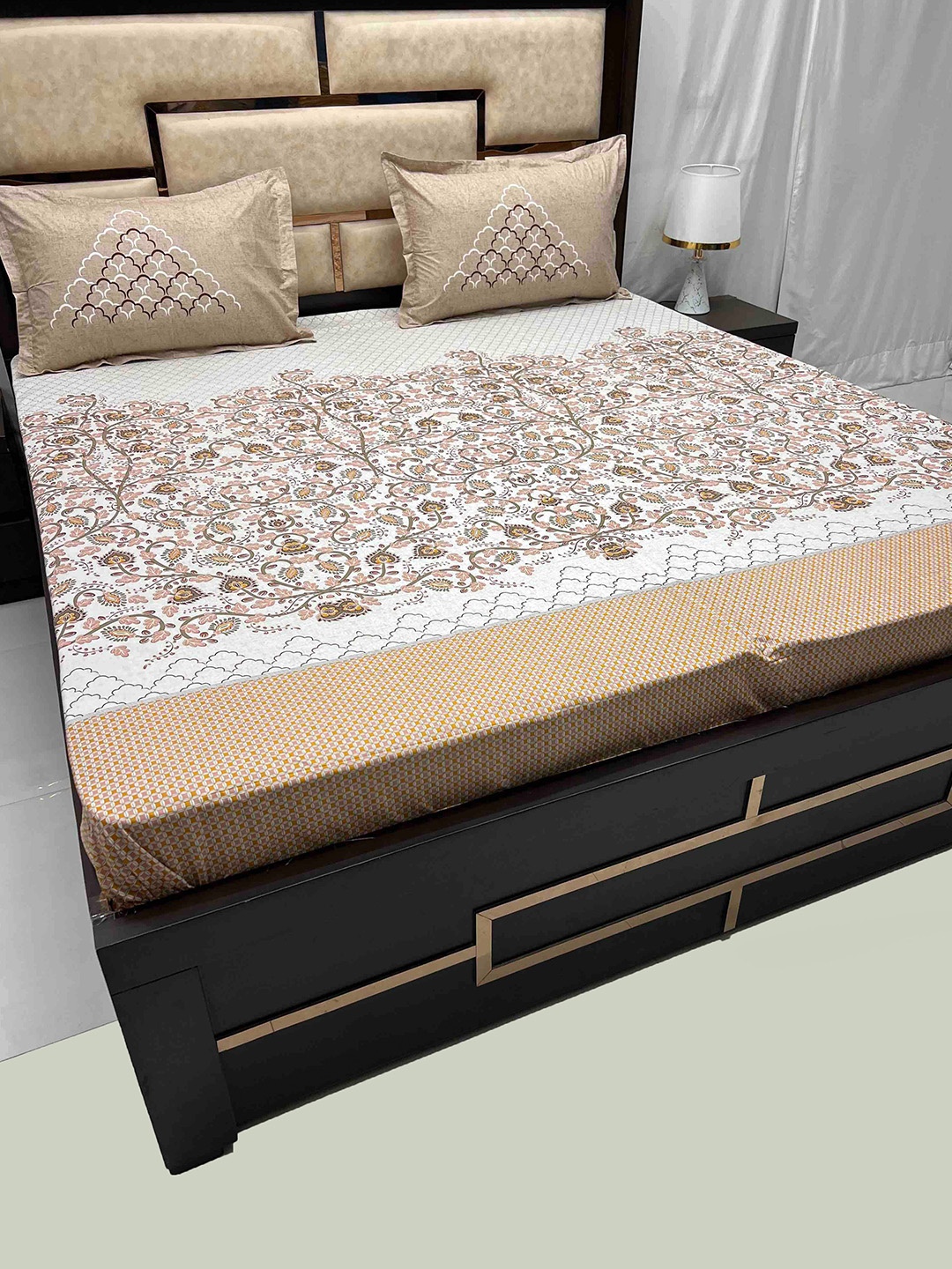 

Pure Decor Lifestyle White Printed Cotton 380 TC King Bedsheet with 2 Pillow Covers