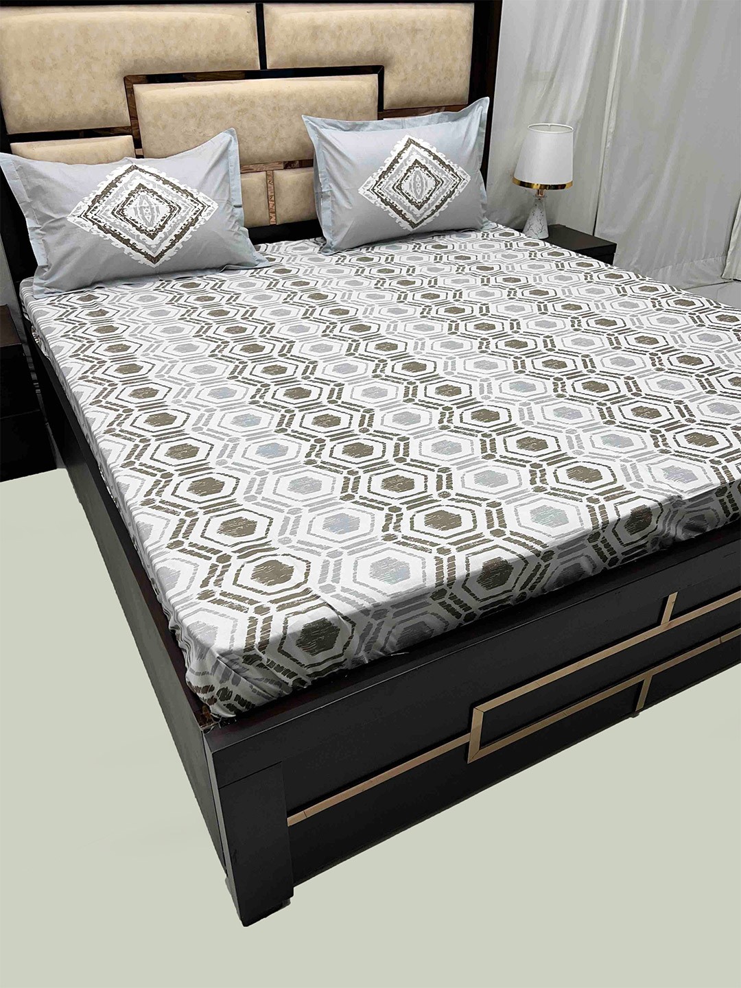 

Pure Decor Lifestyle White & Grey Geometric Printed Pure Cotton 380 TC King Bedsheet Set