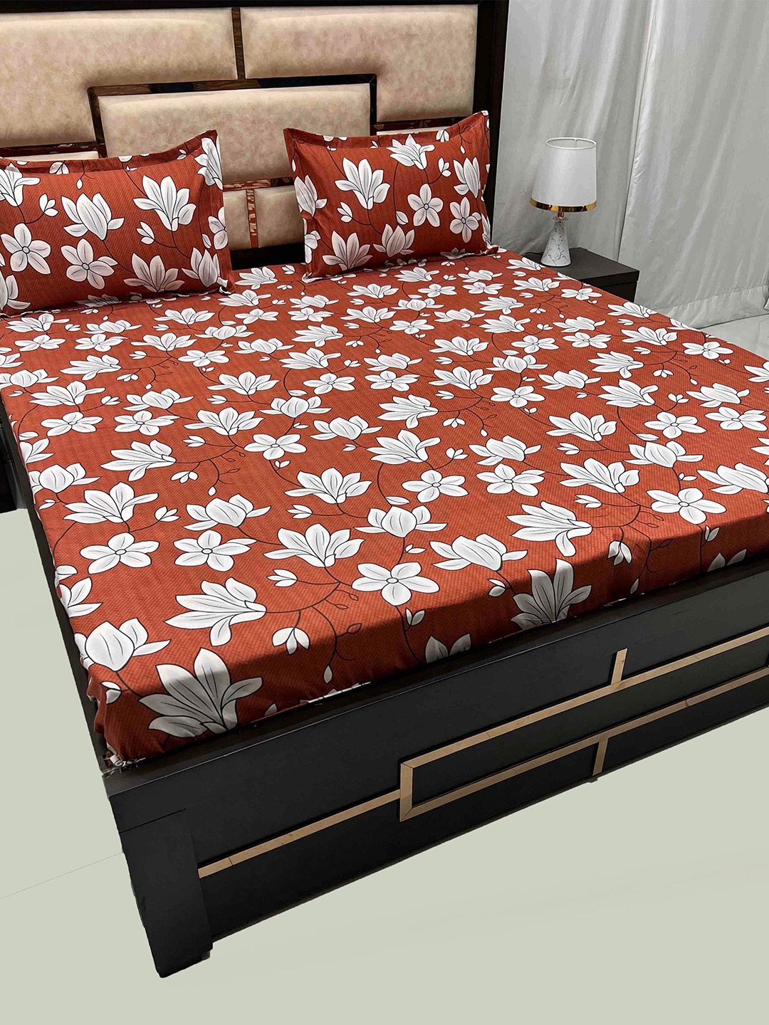 

Pure Decor Leisure Fur Orange & White Floral Printed 250 TC King Bedsheet Set