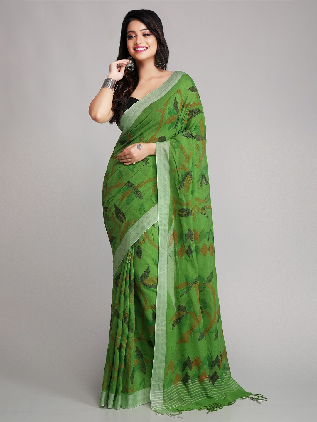 

WoodenTant Floral Printed Pure Cotton Saree, Green