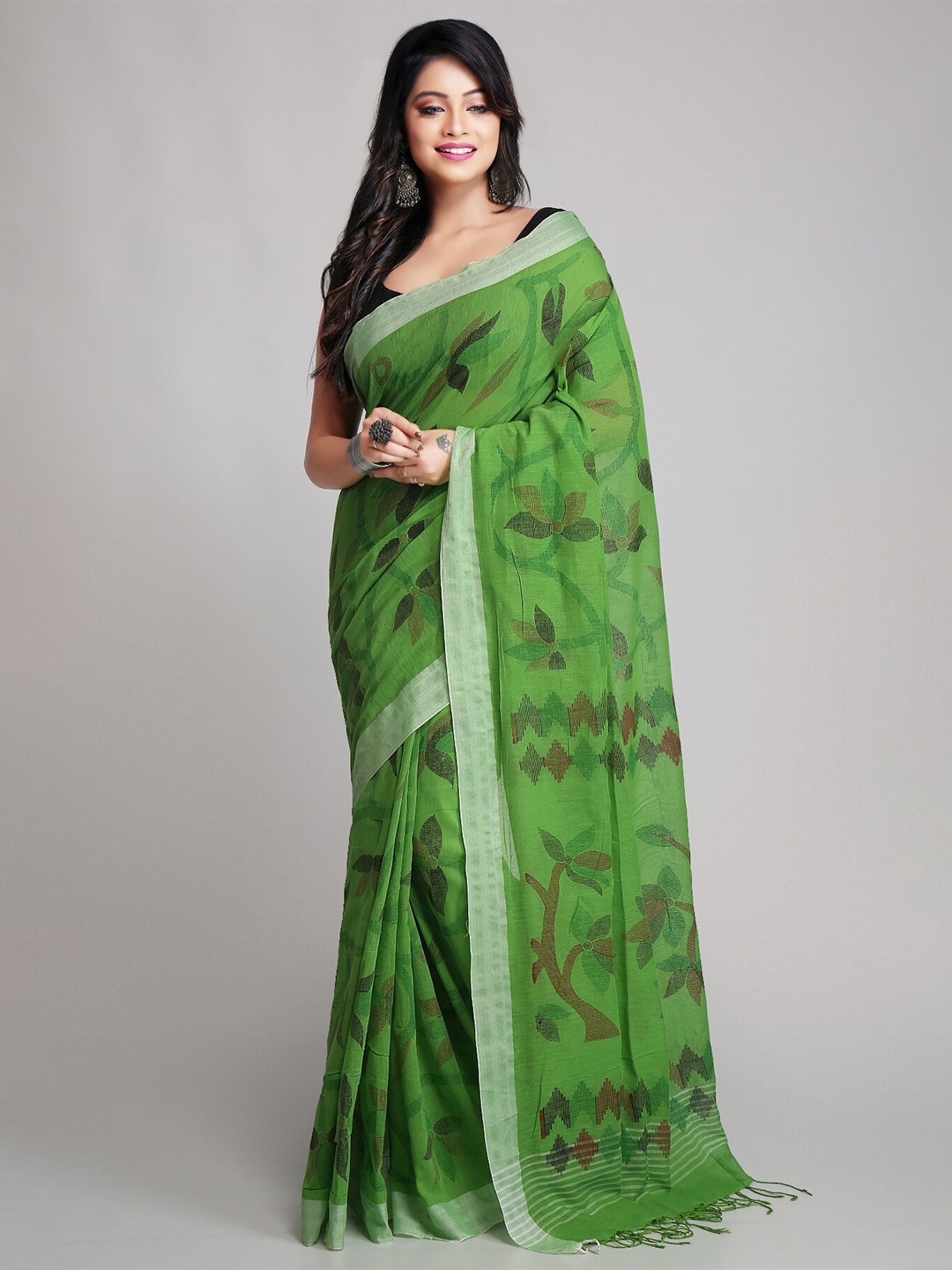 

WoodenTant Floral Pure Cotton Khadi Saree With Blouse Piece, Green