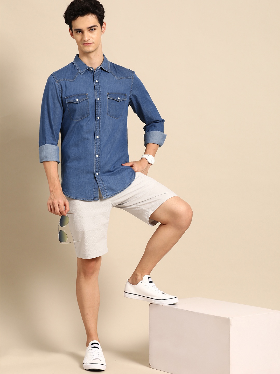 

United Colors of Benetton Men Pure Cotton Chambray Casual Shirt, Navy blue