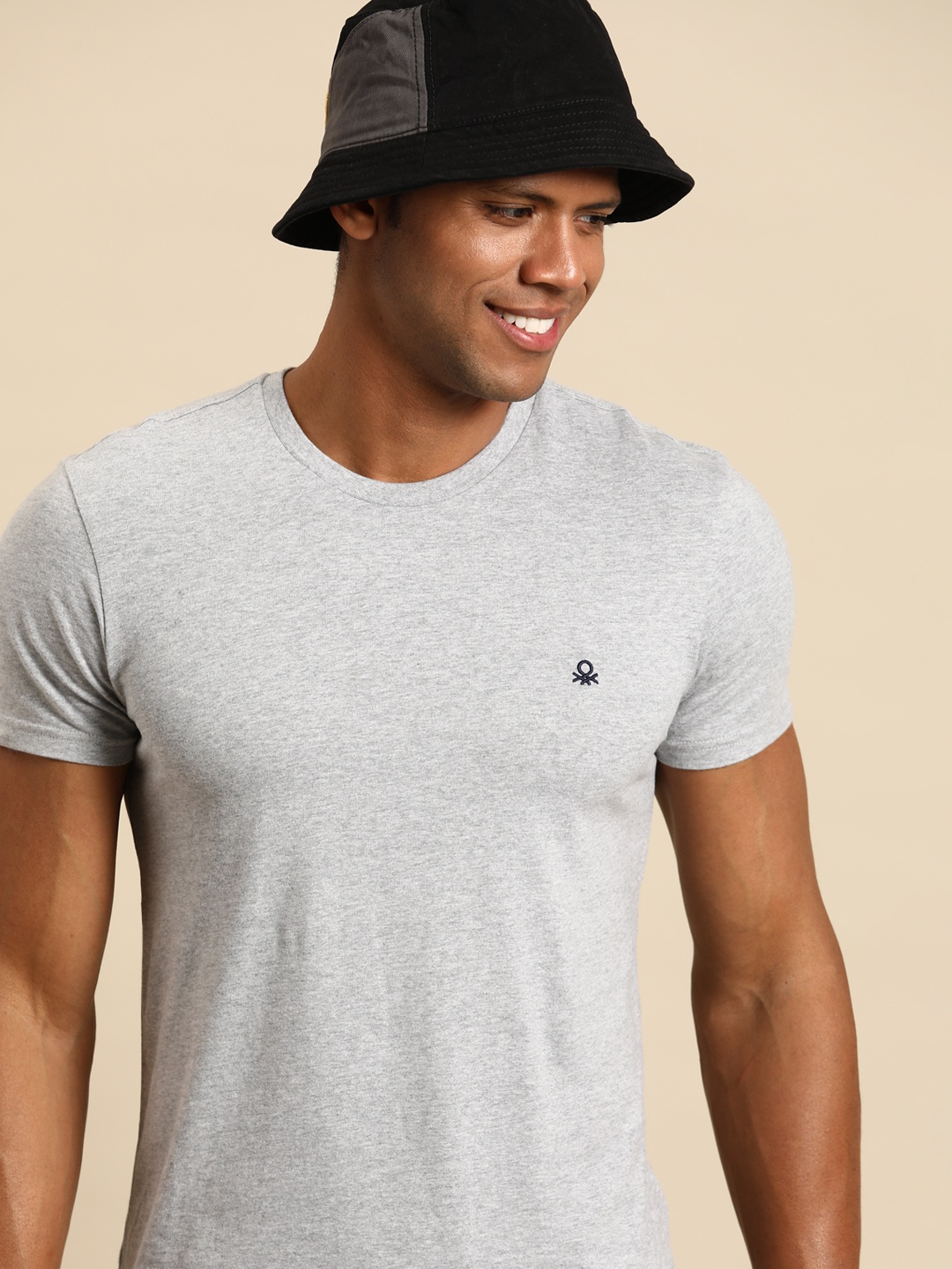 United Colors of Benetton Men Pure Cotton T-shirt, Grey melange