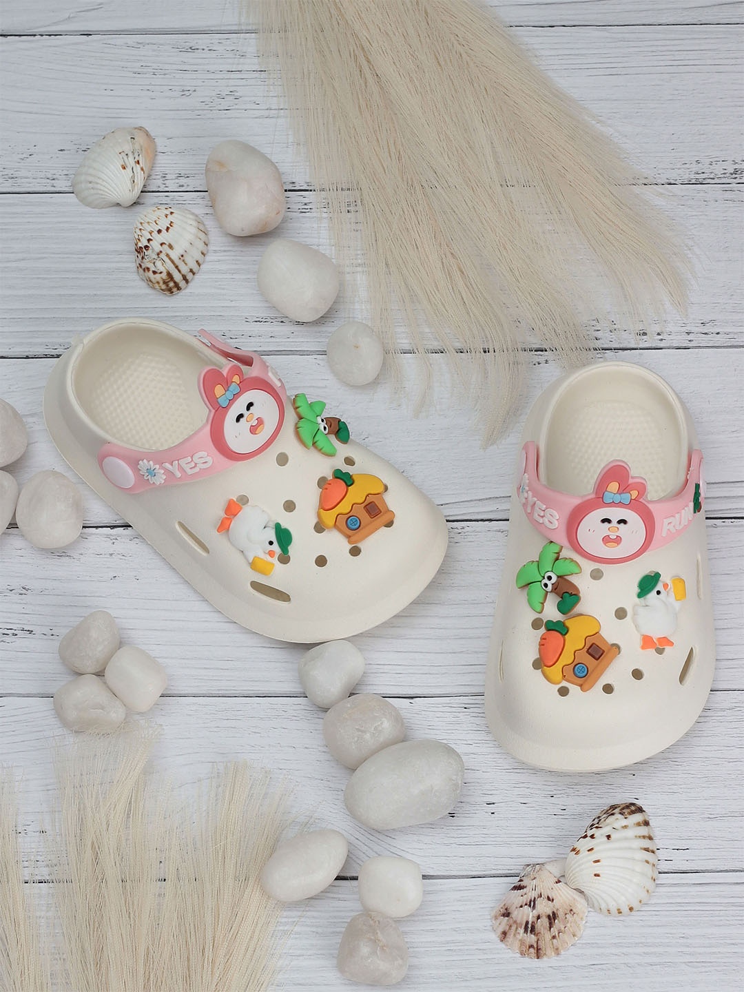 

Lil Lollipop Kids Cartoon Applique Anti-Slip Clogs, Cream